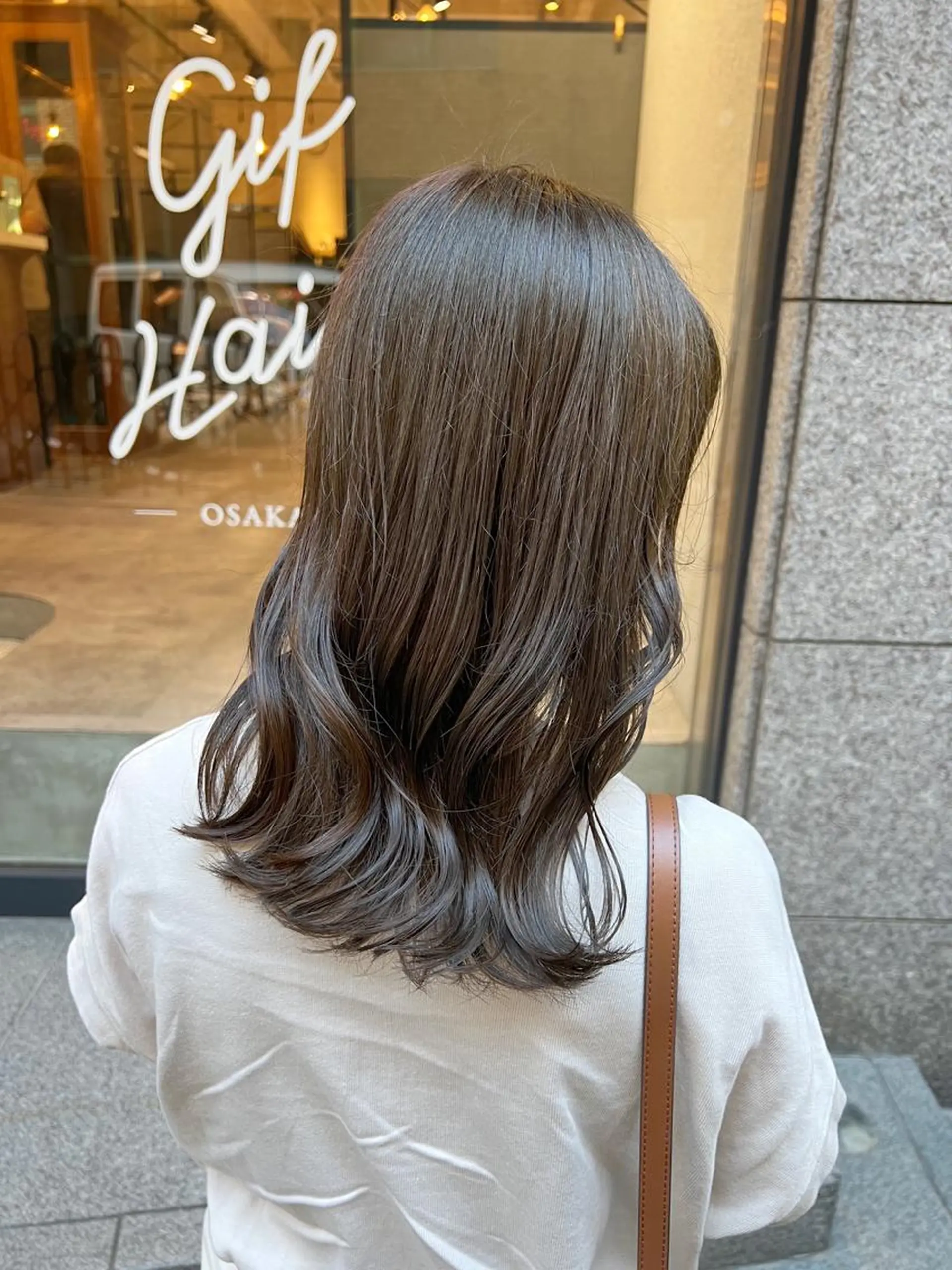 ロング カラー ベージュカラー オリーブベージュ カット ヘアカラー トリートメント ノイシキ サキのヘアスタイル