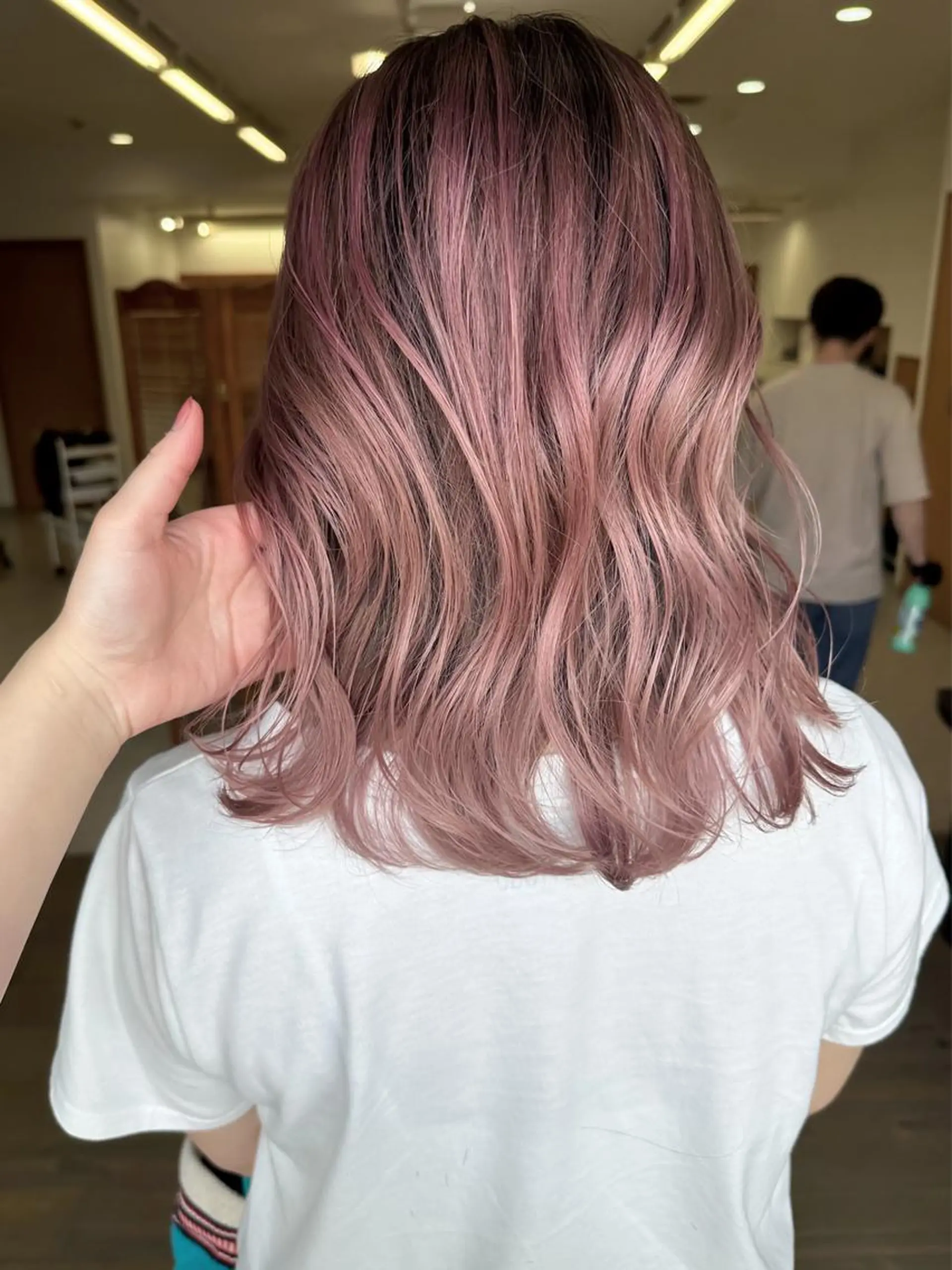 ミディアム カラー カット ヘアカラー peg.hair所属・ブリーチカラー🫧 森　凪沙のヘアスタイル