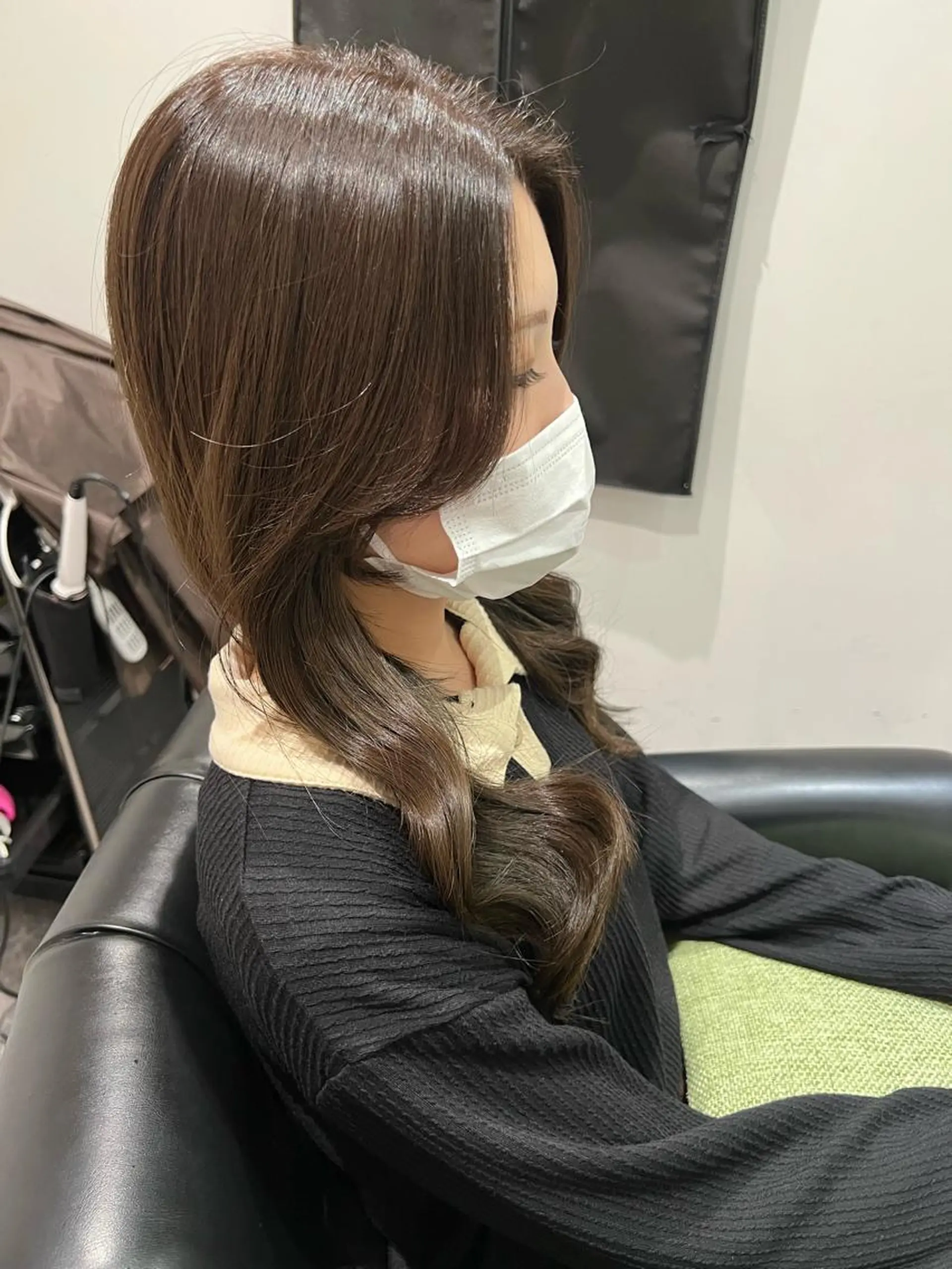 セミロング カラー パーマ メンズ コテ巻き風パーマ 韓国風パーマ　無重力のヘアスタイル