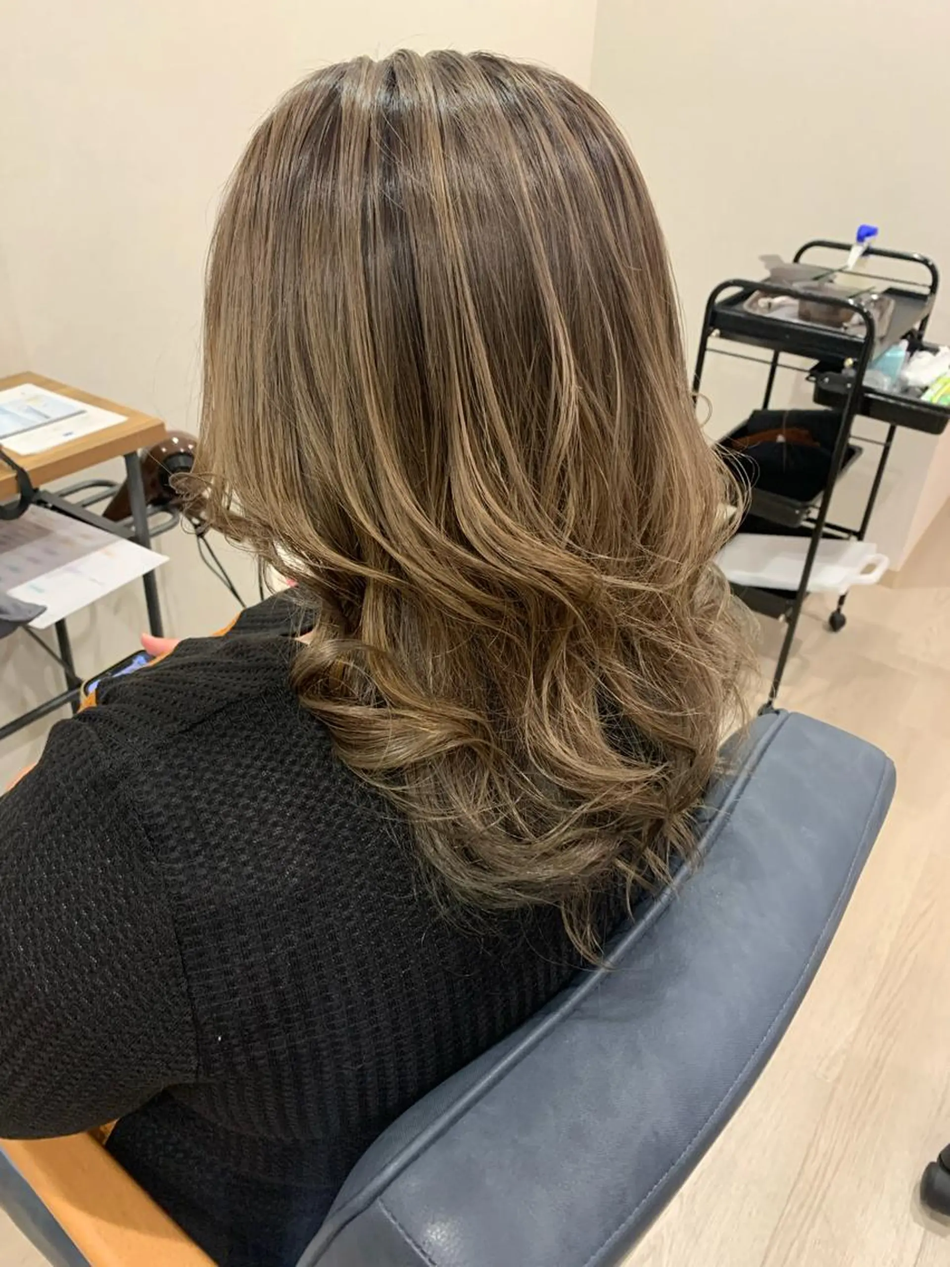 セミロング カラー バレイヤージュ ブリーチ レイヤーカット hair & spa Nalu所属・hair & spa Naluのヘアスタイル