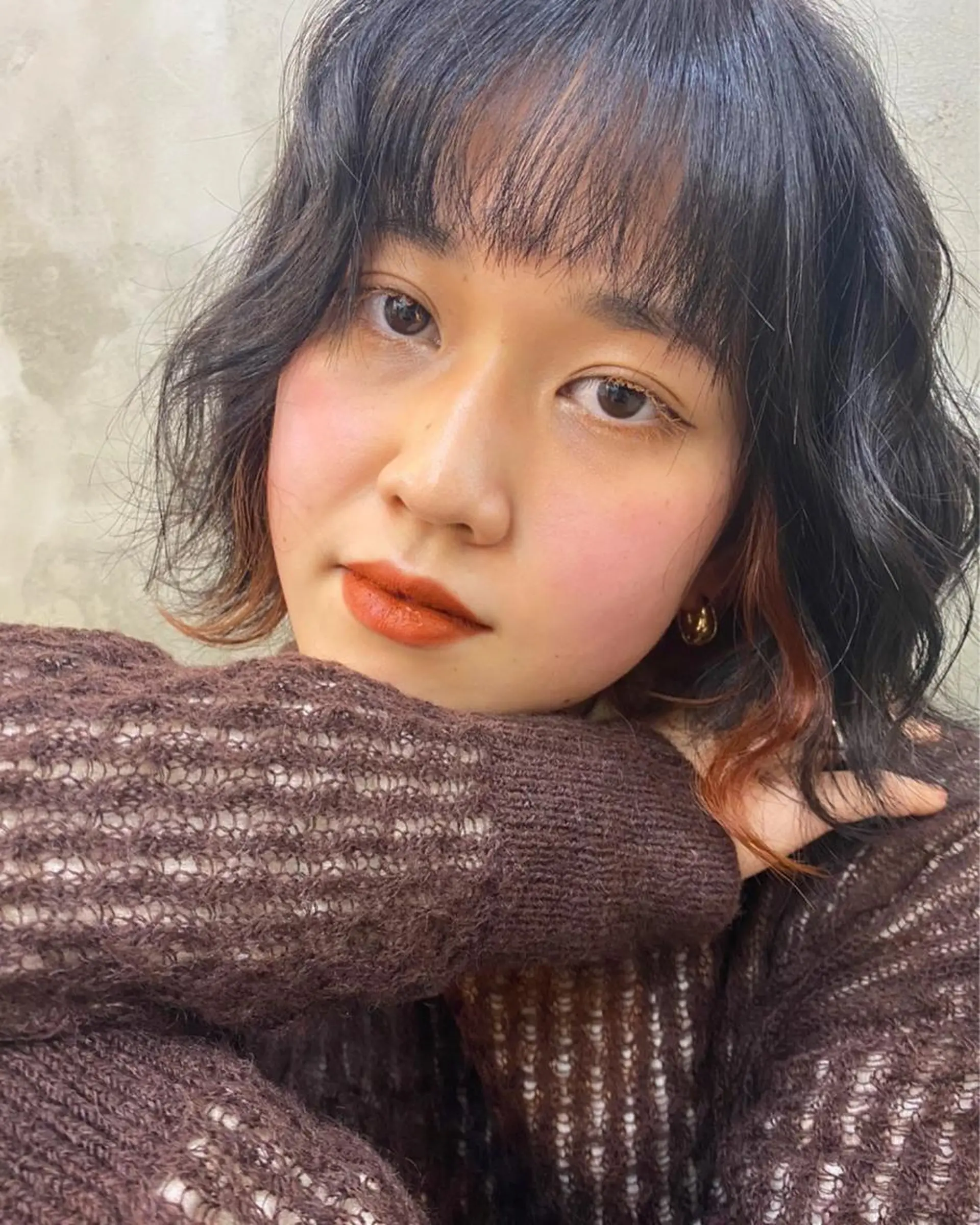 ショート カラー ヘアアレンジ ベージュカラー ブリーチ オリーブベージュ オレンジ オレンジベージュ eTONe所属・志賀 あずみのヘアスタイル