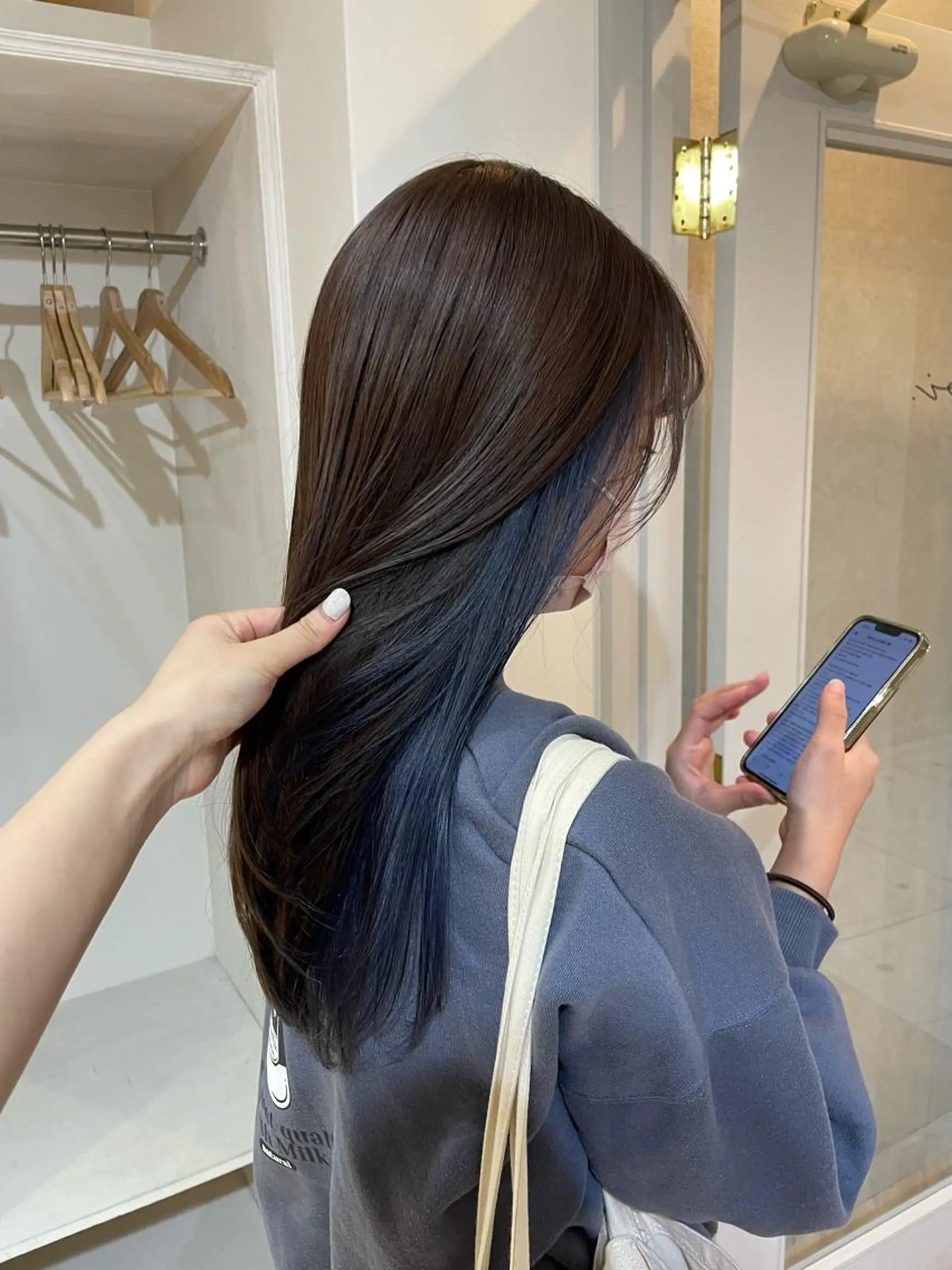 セミロング カラー yohaku misakiのヘアスタイル
