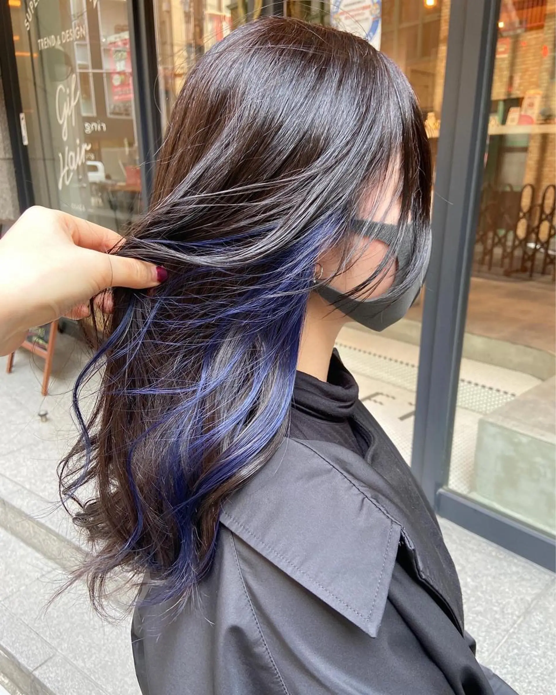ロング カラー ブルーカラー ブルーラベンダー イヤリングカラー ラベンダーカラー カット ヘアカラー ノイシキ サキのヘアスタイル