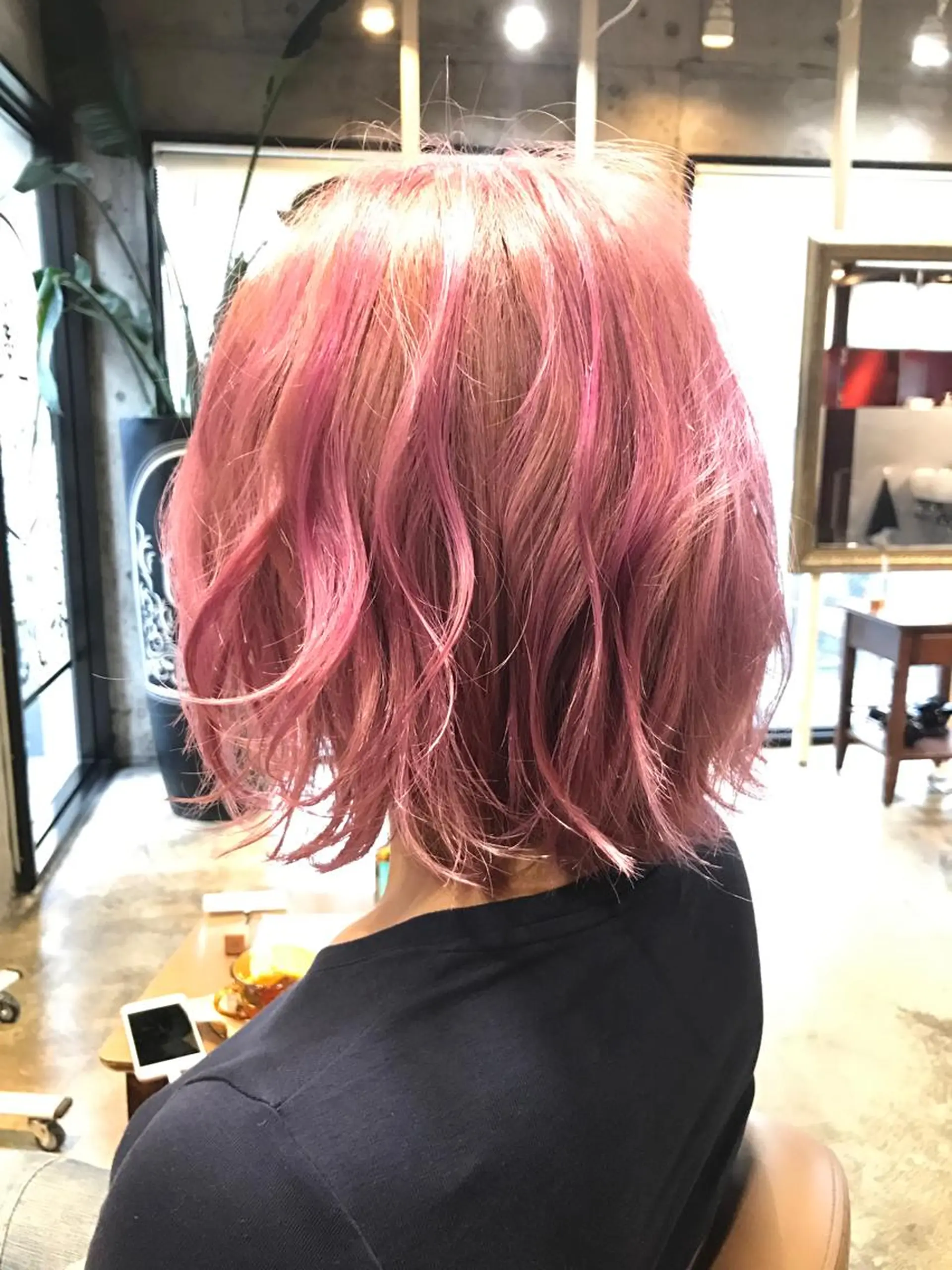ショート カラー ブリーチ ダブルカラー ハイライトカラー ピンクカラー ハイライト 高比良 剛のヘアスタイル