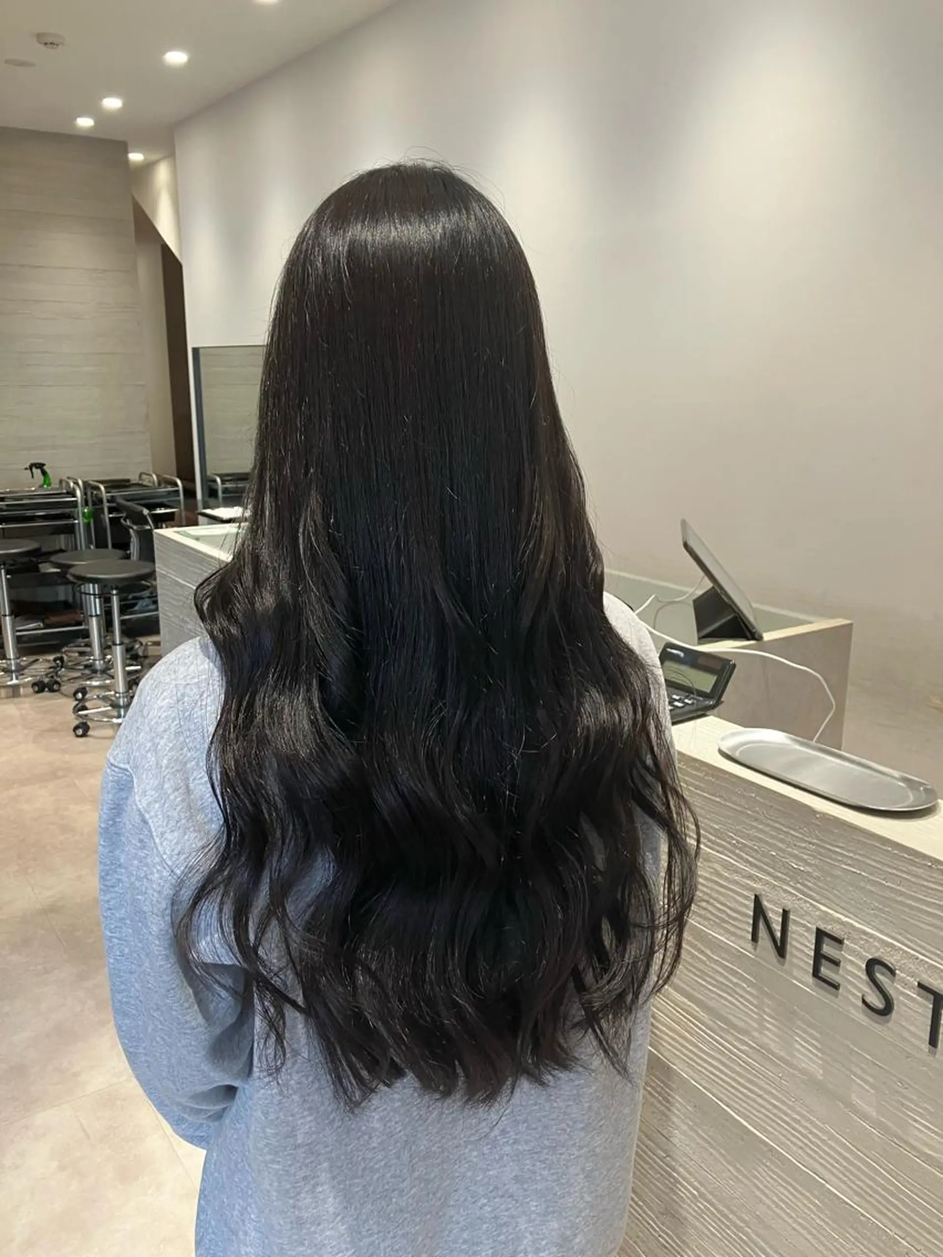 ロング カラー サキ🤍ハイトーン 🩰くびれ巻きヘアのヘアスタイル