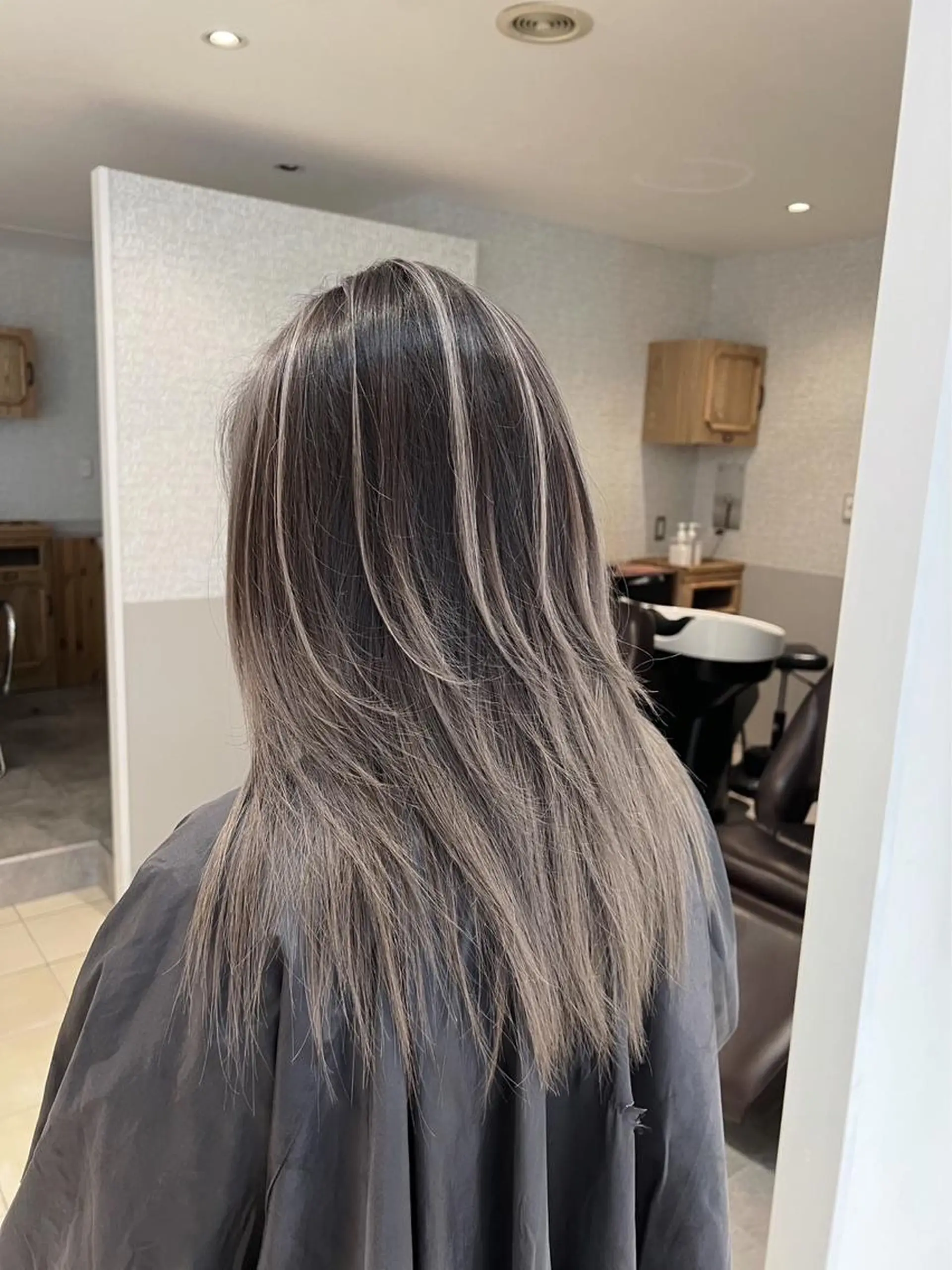 セミロング カラー バレイヤージュ グレージュ レイヤーカット カット ヘアカラー トリートメント ROBIN所属・指名数No.1 /NAOYAのヘアスタイル