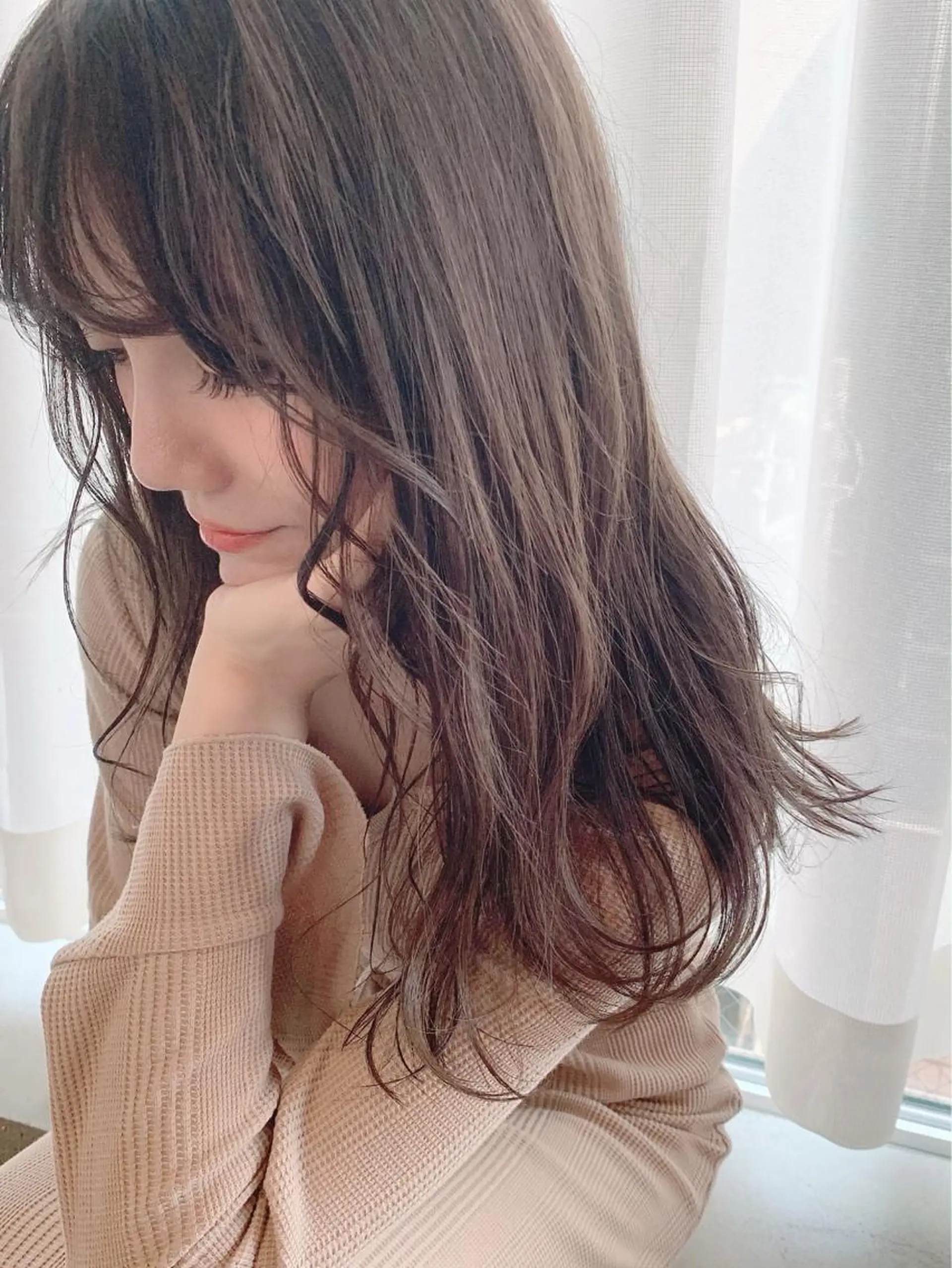 ロング カラー ベージュカラー シアーベージュ EMANON天神所属・Hitomi Ezakiのヘアスタイル