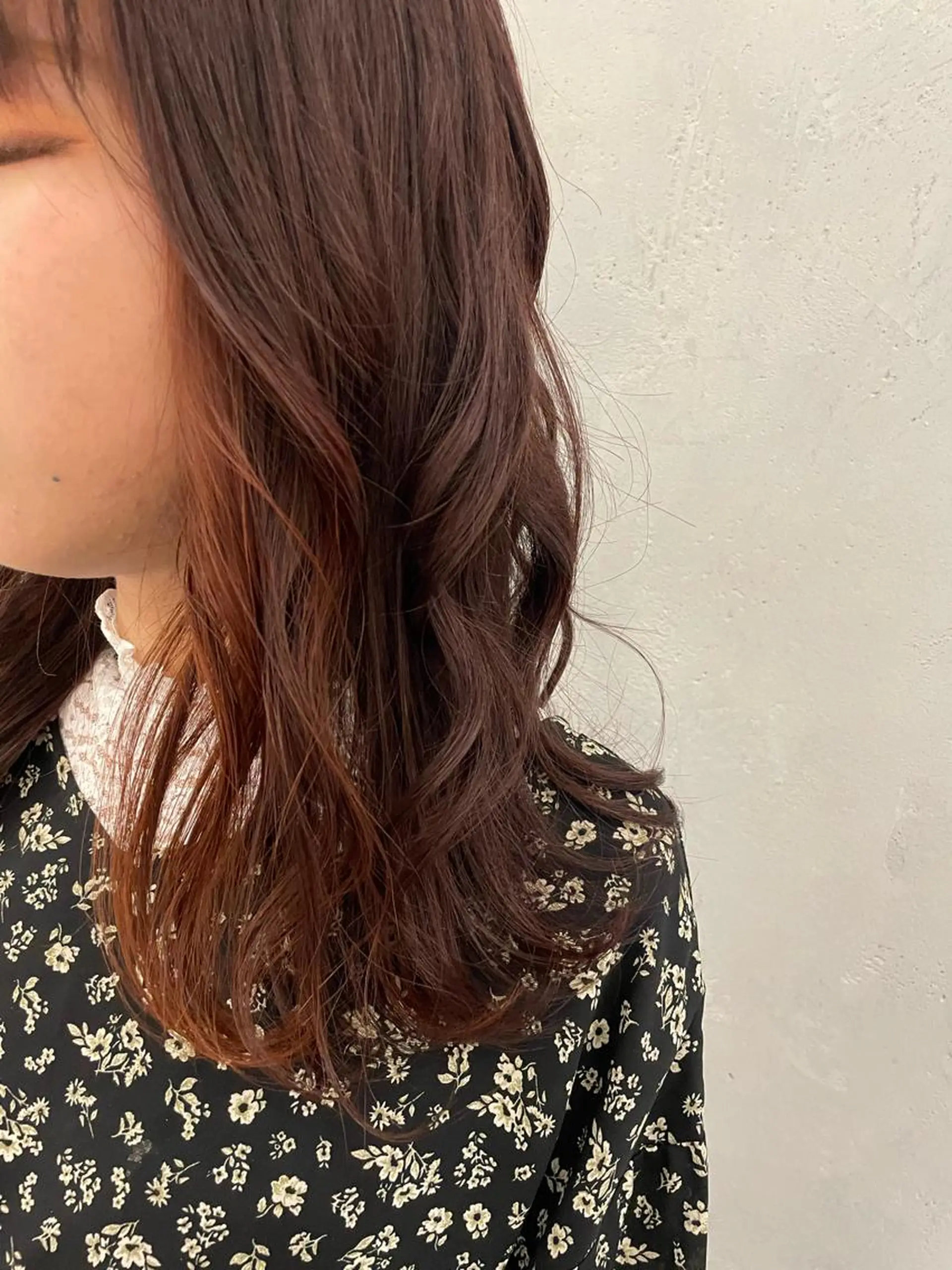 セミロング カラー ヘアアレンジ 耳つぼ屋さん ‎🤍りりのヘアスタイル