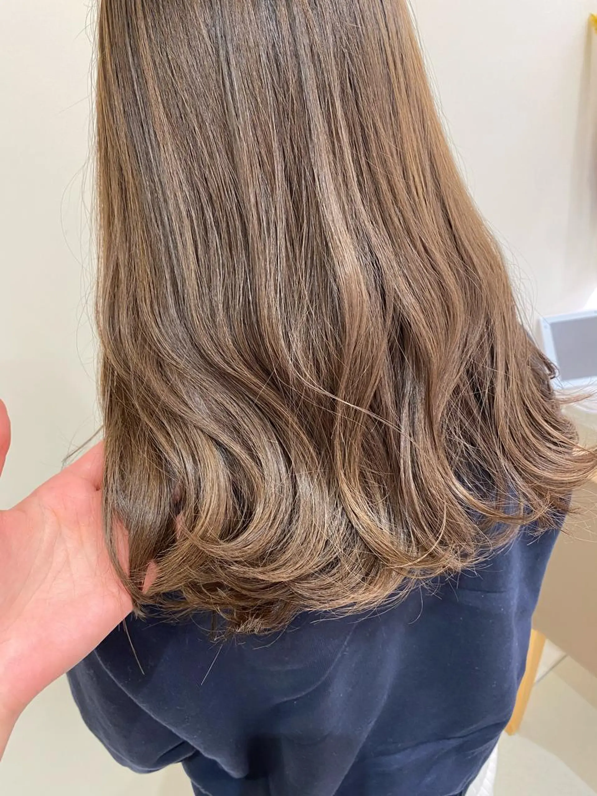 セミロング カラー プレイングカラー🤍 細めハイライトのヘアスタイル