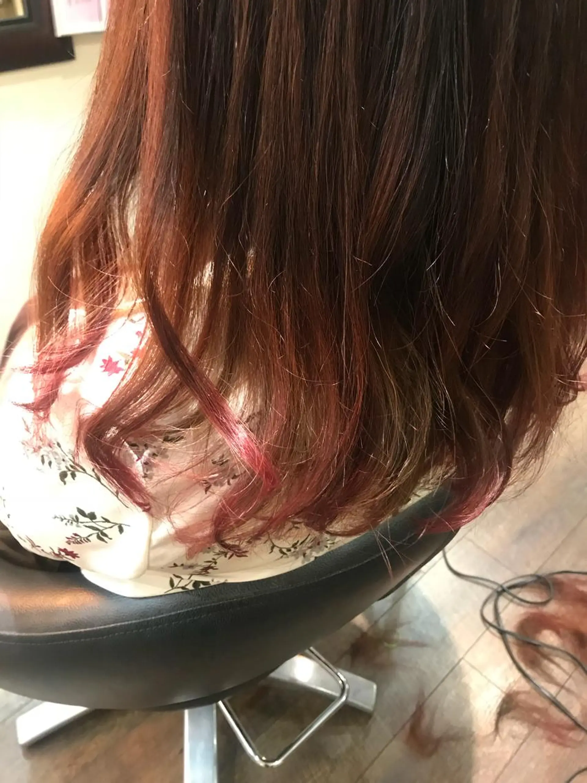 ミディアム トモタニ ミオのヘアスタイル