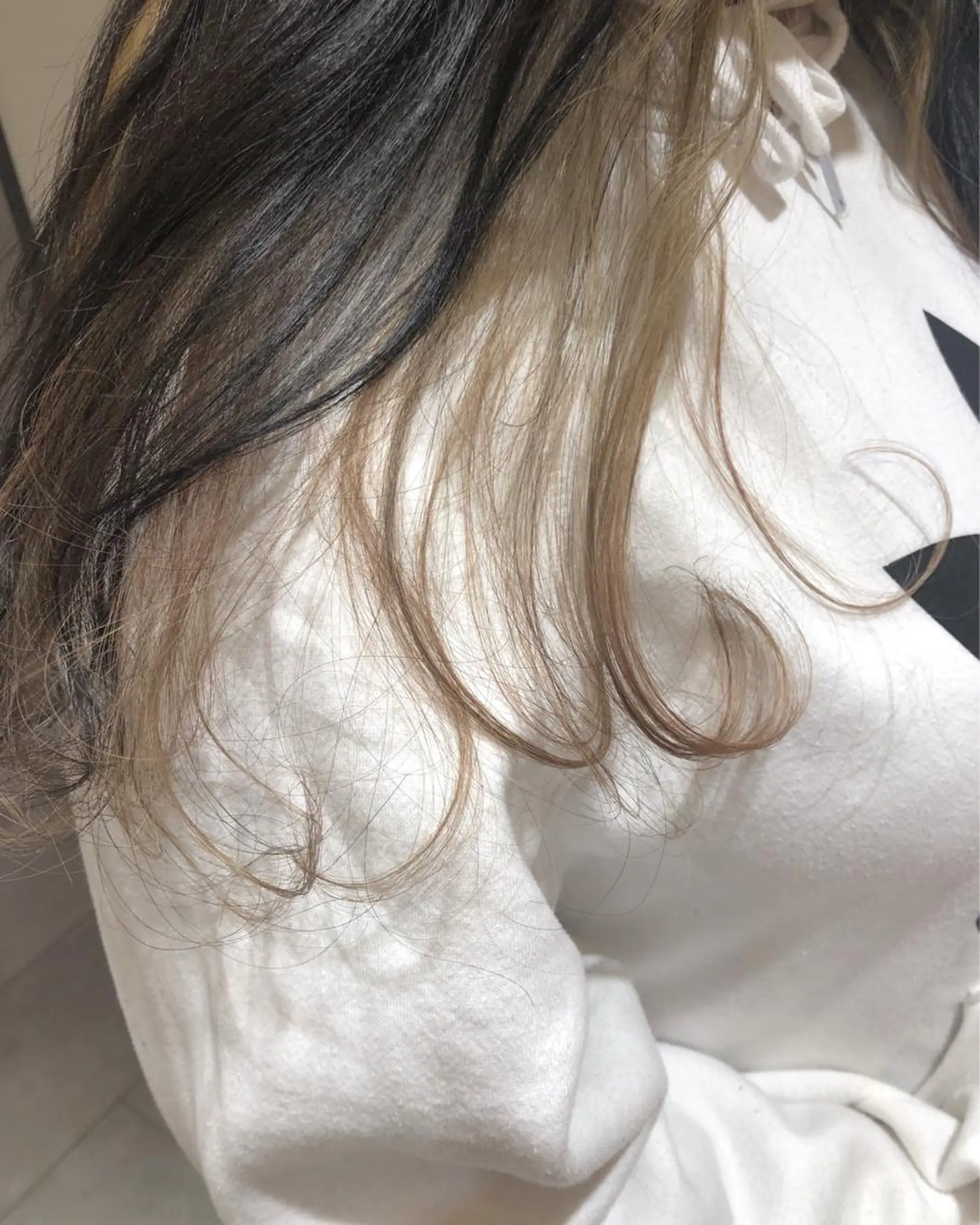 ロング カラー アッシュ ダークアッシュ シルバー カット ヘアカラー 縮毛矯正 トリートメント 江原 彩華のヘアスタイル