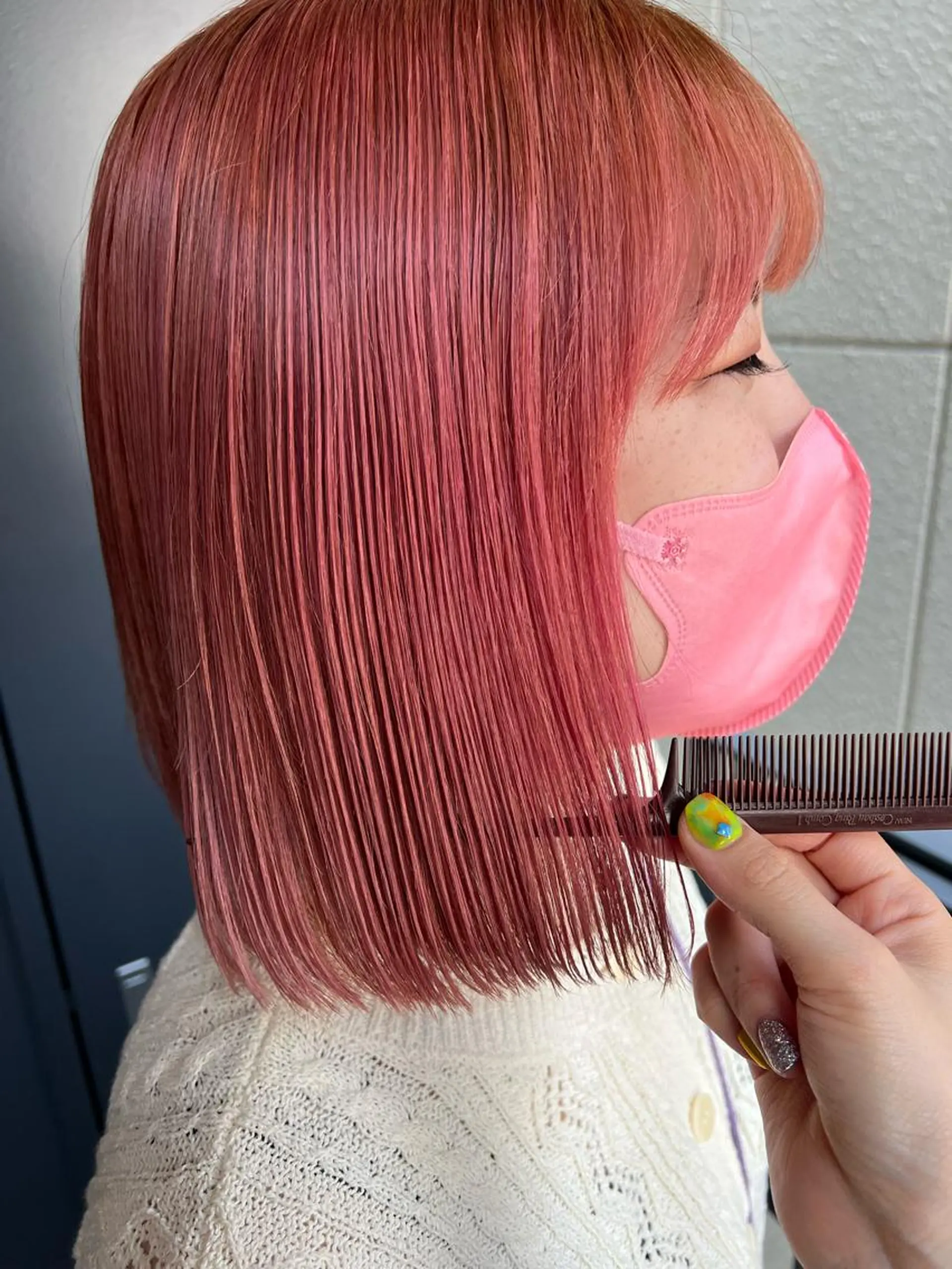 ショート カラー ヘアアレンジ 切りっぱなしボブ ハイトーンカラー オレンジ ピンクカラー ボブ サナ🌱 切りっぱなしボブのヘアスタイル