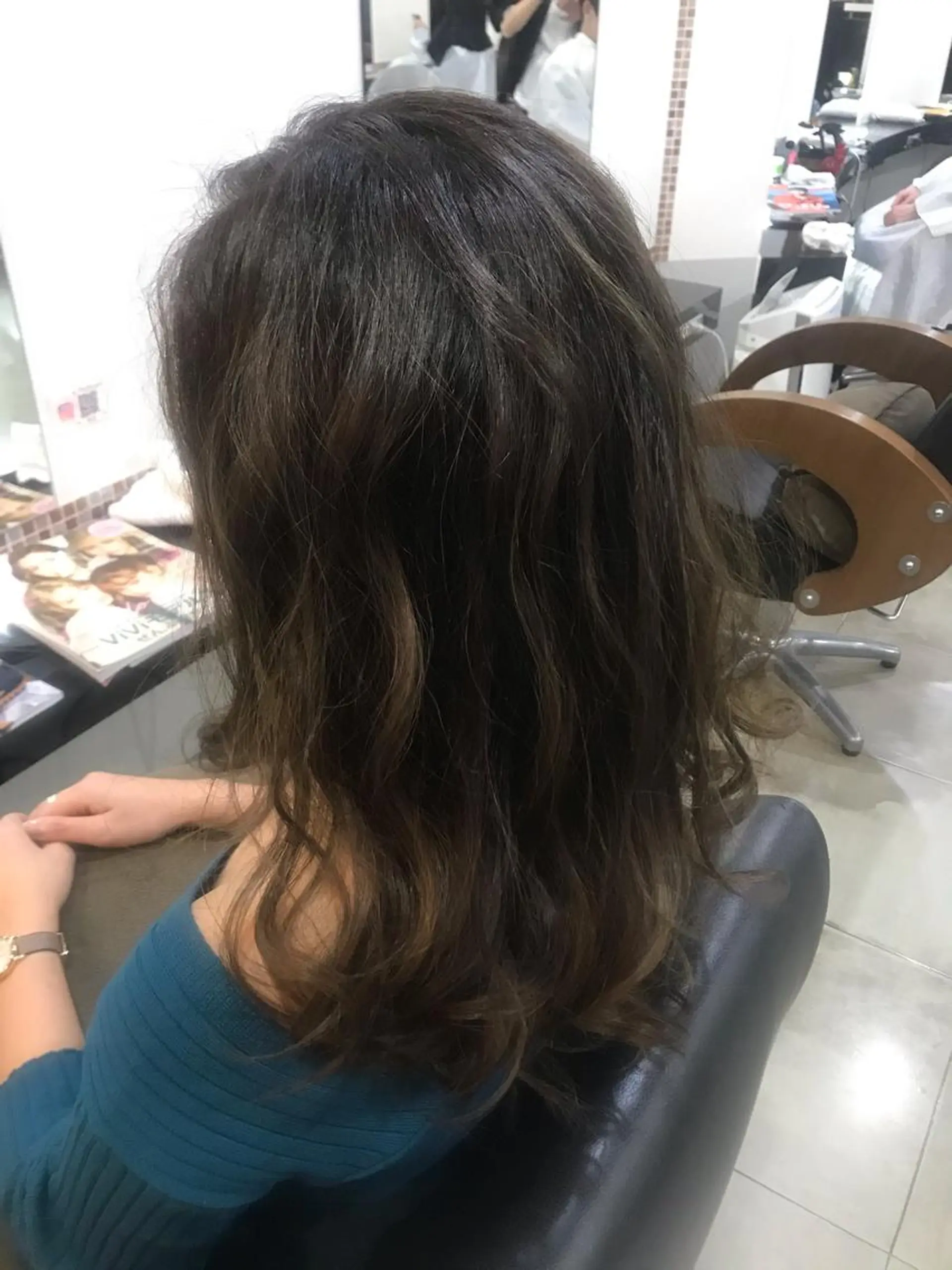 セミロング カラー ヘアアレンジ ハイライトカラー ハイライト DISCOHAIRsanc（ルジャルダン町田）所属・烏山 達也のヘアスタイル