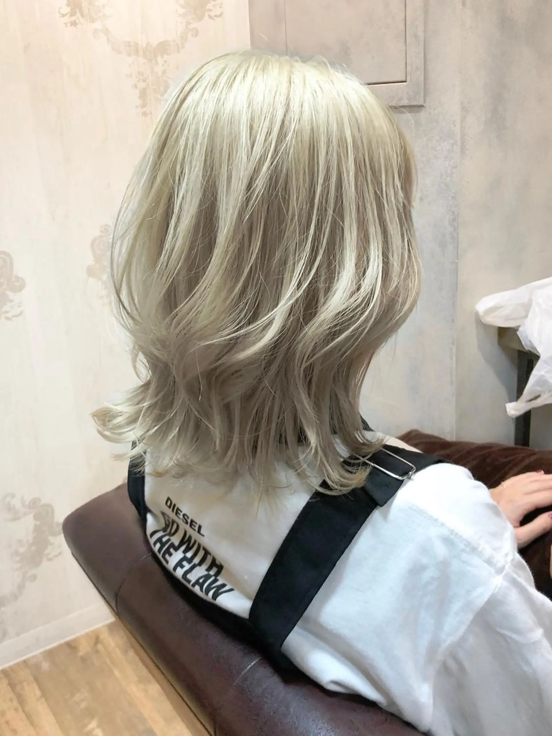 ミディアム カラー ベージュカラー ブリーチ ケアブリーチ ホワイトベージュ ヘアカラー 髪質改善くすみカラー 🍀/石川大輔のヘアスタイル