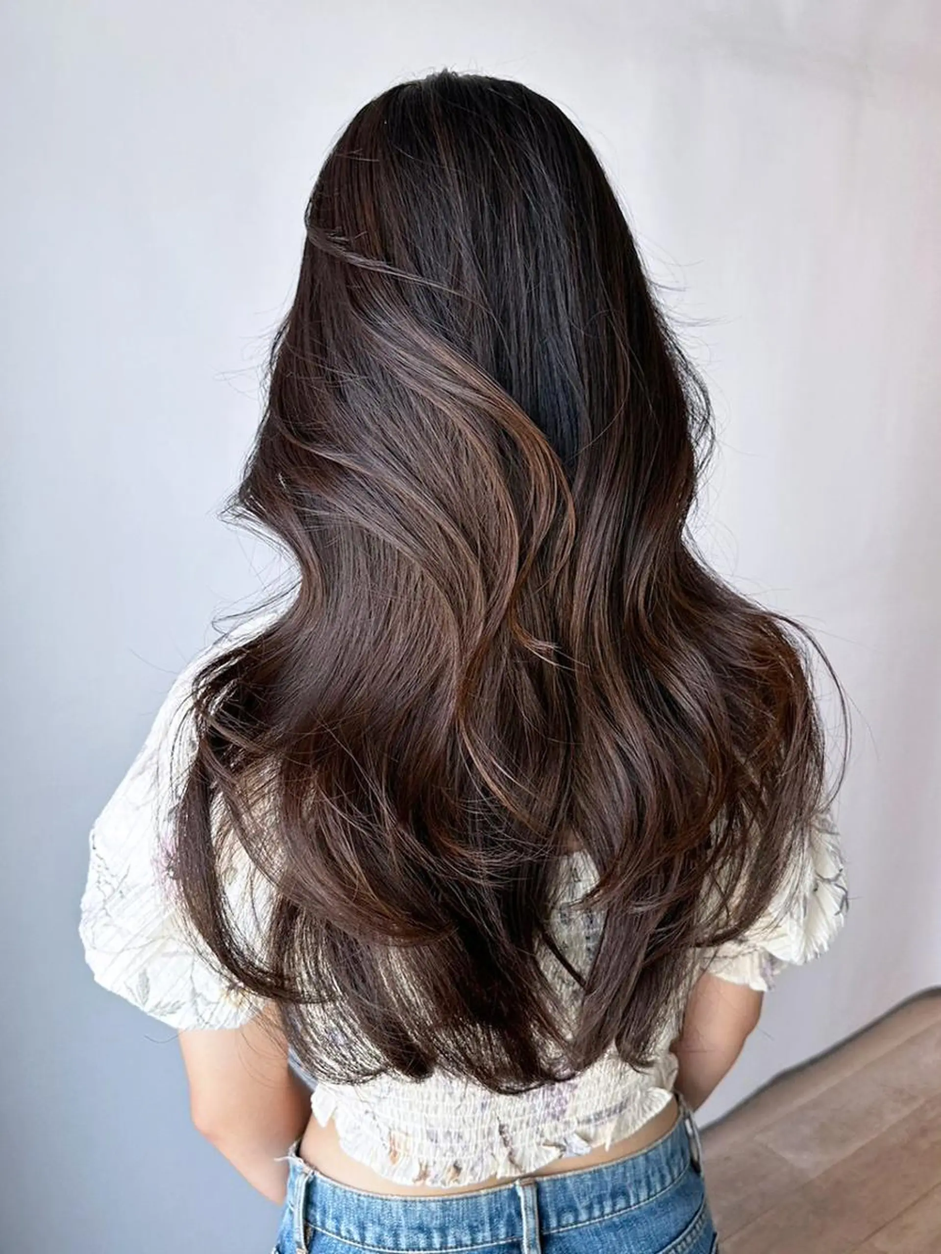 ロング カラー 顔まわりレイヤー レイヤーカット カット ヘアカラー トリートメント ITby ALBUM 北千住店のヘアスタイル