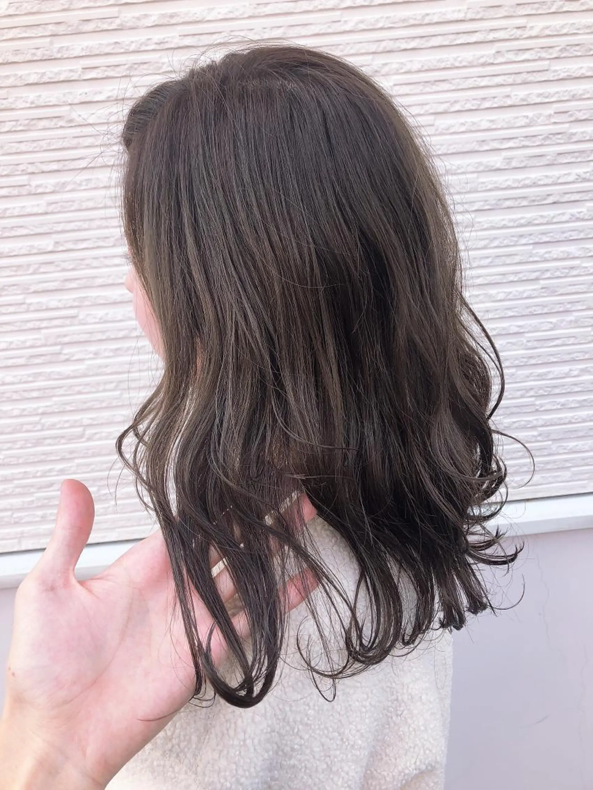 セミロング カラー ダークグレー ダークグレージュ グレージュ ヘアカラー トリートメント 名畑 裕貴のヘアスタイル