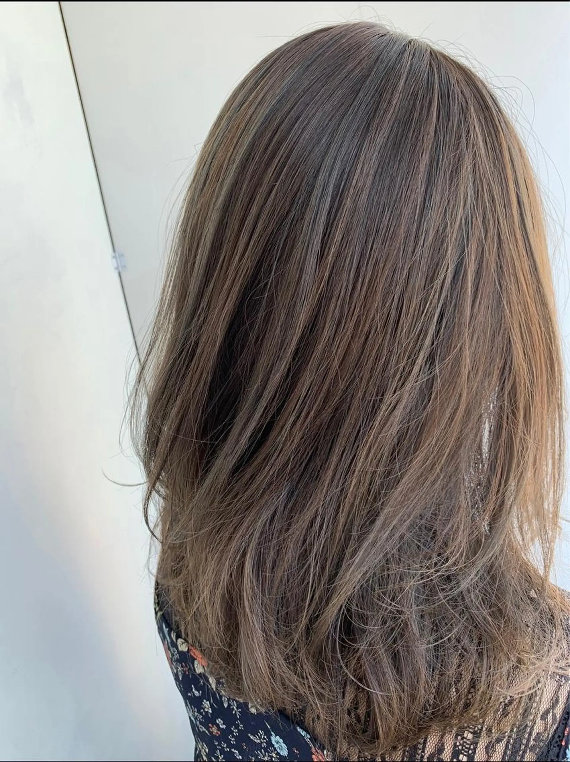 セミロング ハイライト 透明感カラー💎 AYAのヘアスタイル