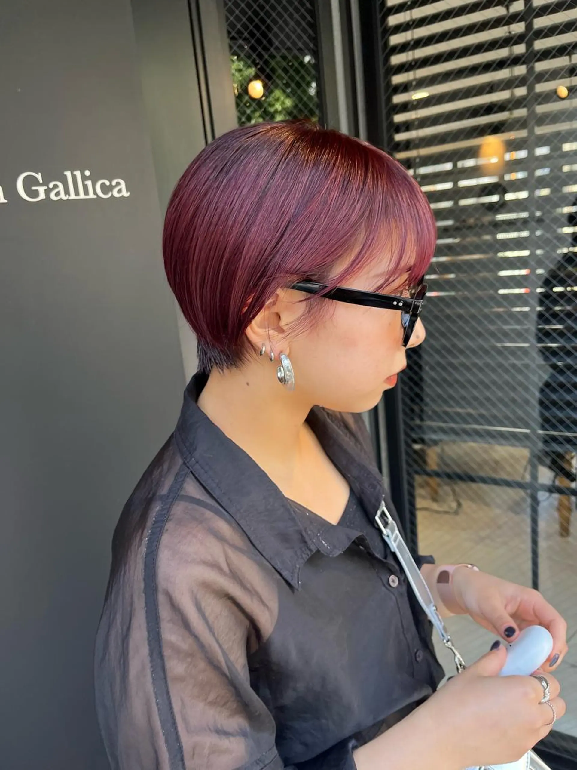 ショート カラー ナミ🩶暗髪/暖色 ❤️/透明感/縮毛のヘアスタイル