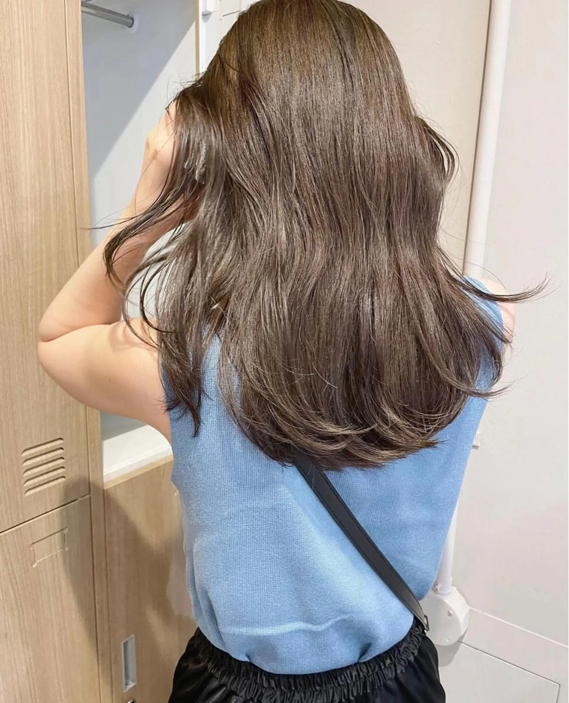 ミディアム カラー グレージュ ヘアカラー 透明感×レイヤーカッ ト🌼kiraraのヘアスタイル