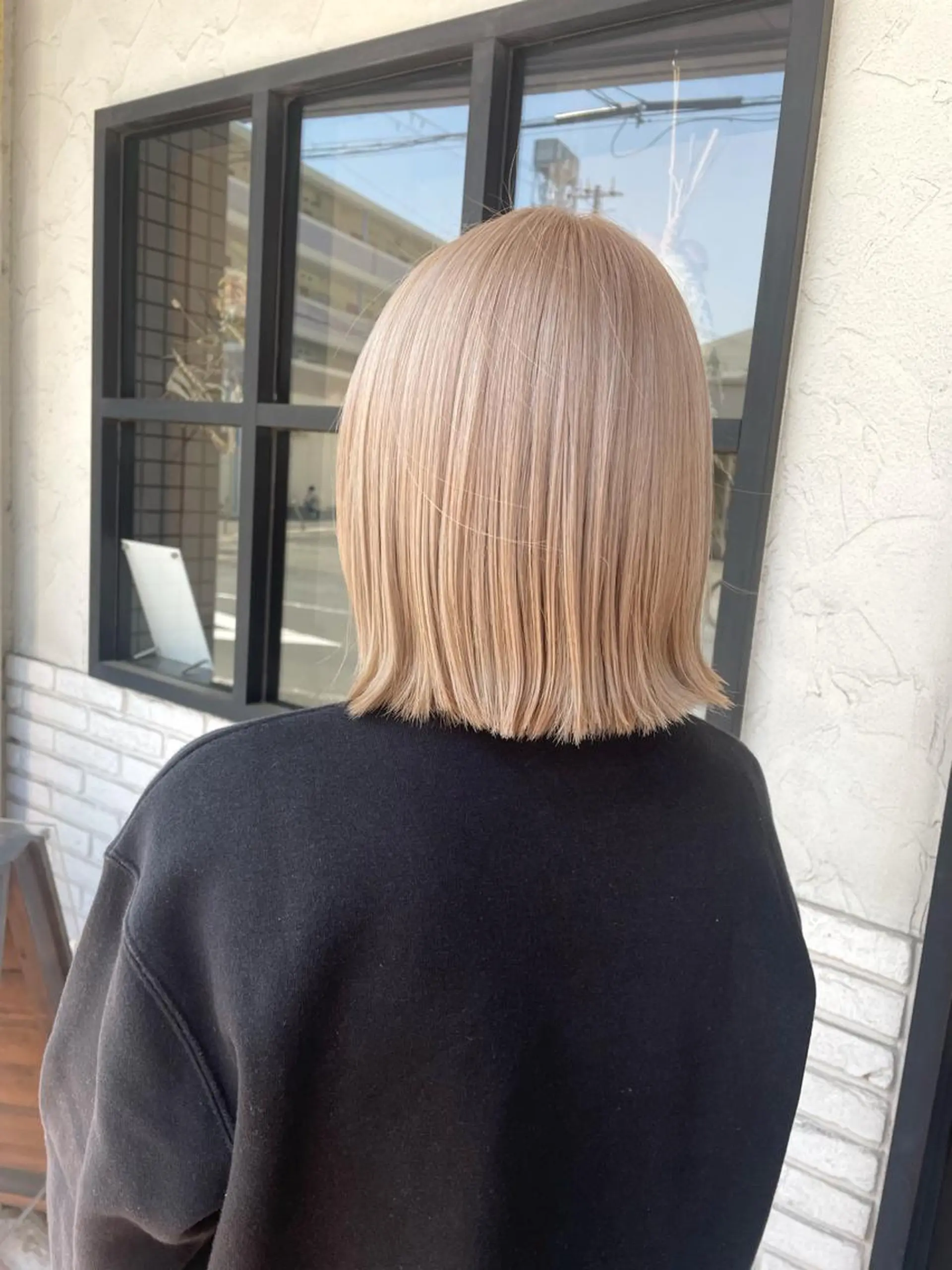 ミディアム カラー ベージュカラー ブリーチ ダブルカラー ホワイトベージュ ヘアカラー 小坂 真子のヘアスタイル