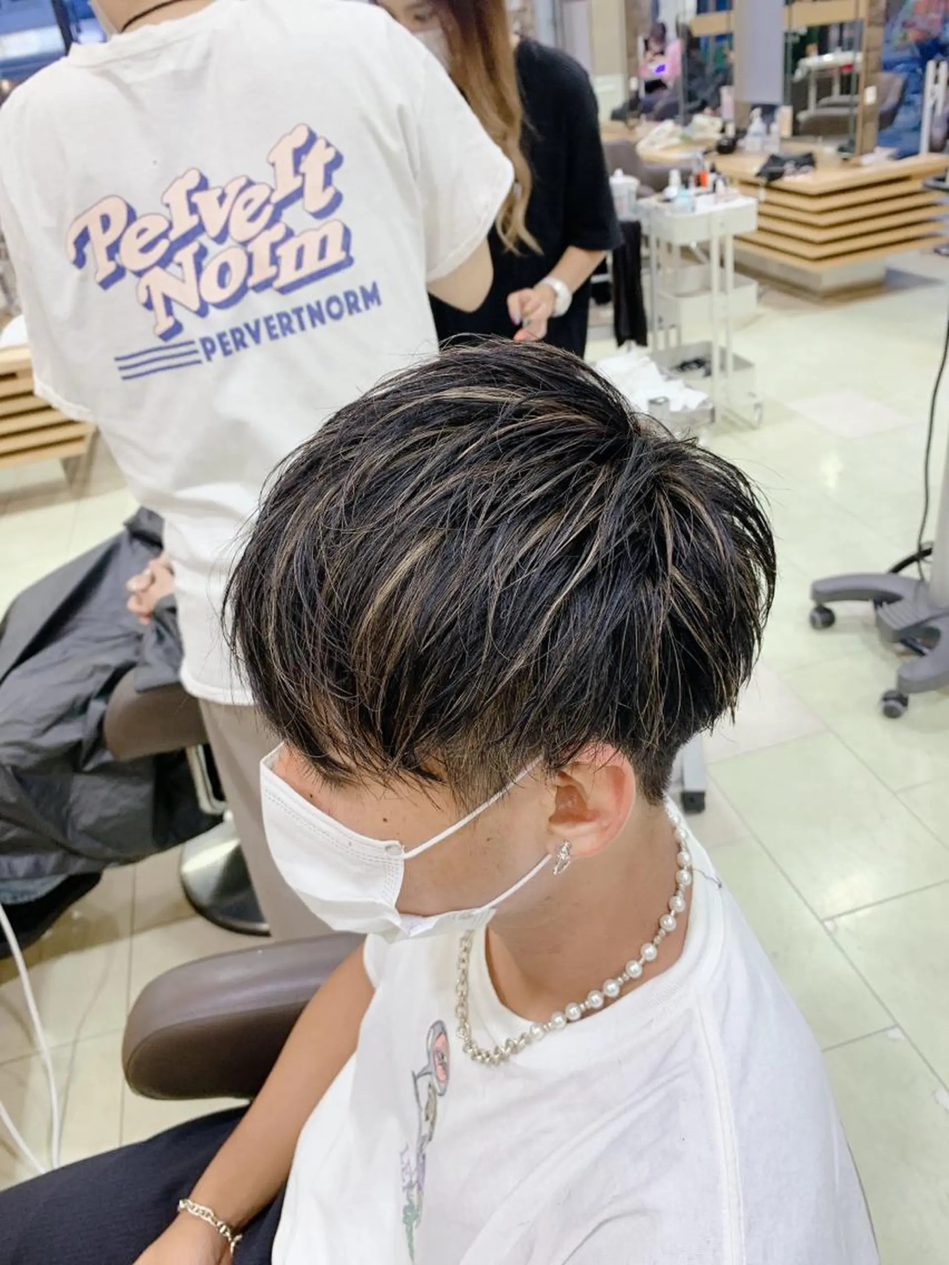 ミディアム カラー パーマ メンズ カット ヘアカラー パーマ ダウンパーマ🇰🇷 毛流れパーマ【かな】のヘアスタイル