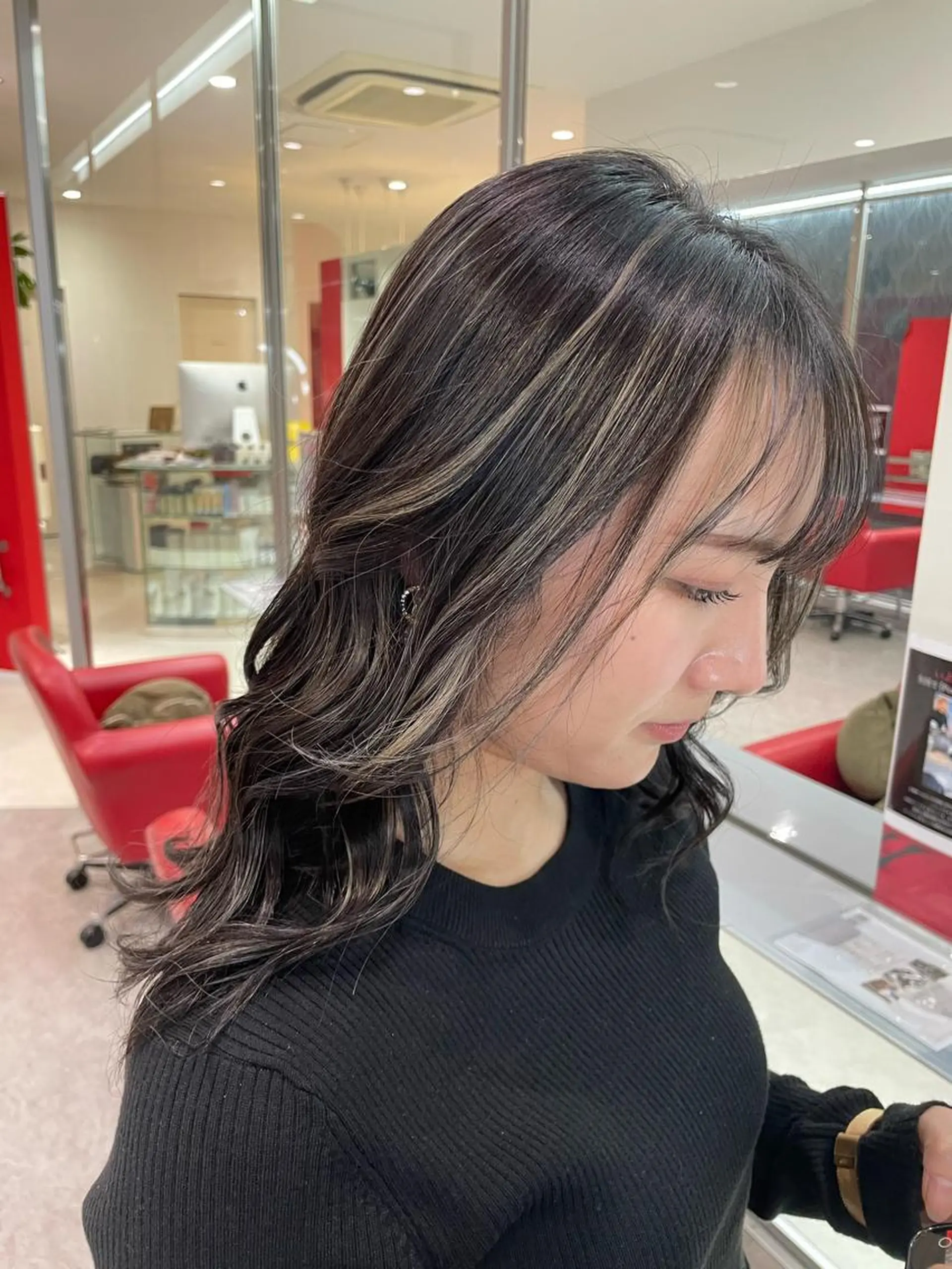 セミロング カラー ハイライトカラー ハイライト Merlyosaka所属・Merlyosaka 早川未来のヘアスタイル