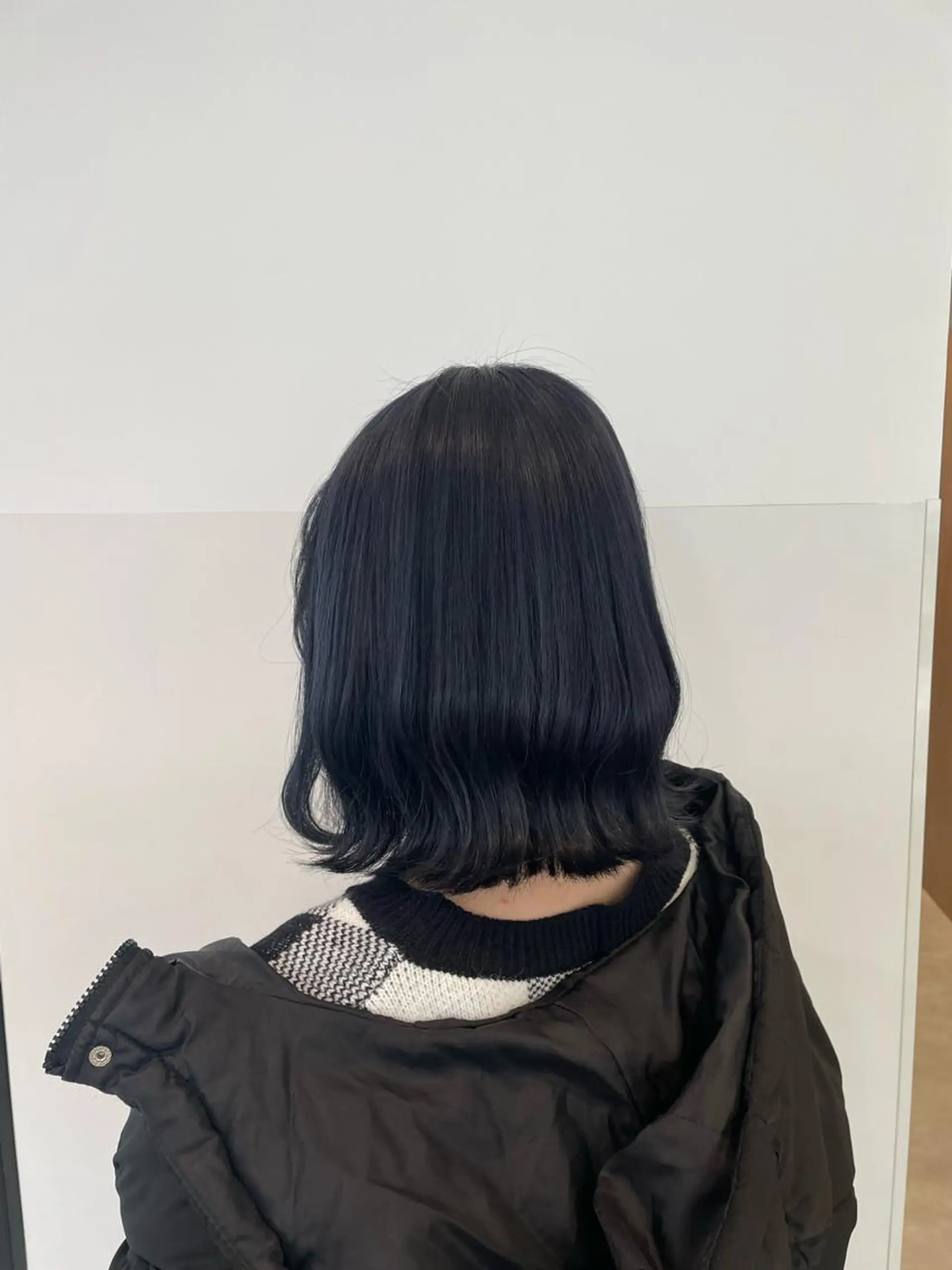 ミディアム カラー 黒髪 ブルーカラー ブルーブラック カット ヘアカラー トリートメント ヘッドスパ 津田和希 /透明感カラーのヘアスタイル