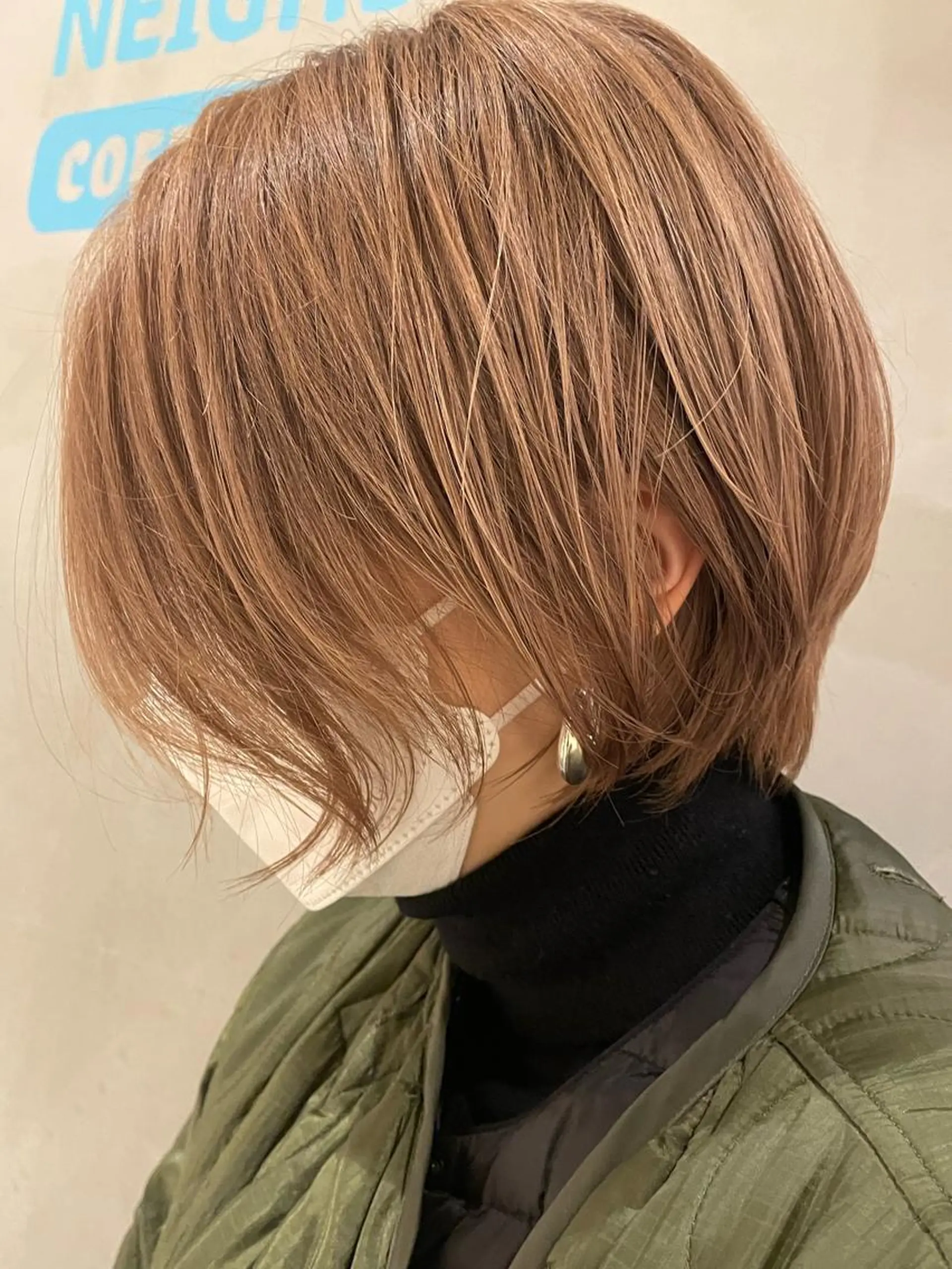 ショート カラー ブリーチ 荒木 理緒のヘアスタイル