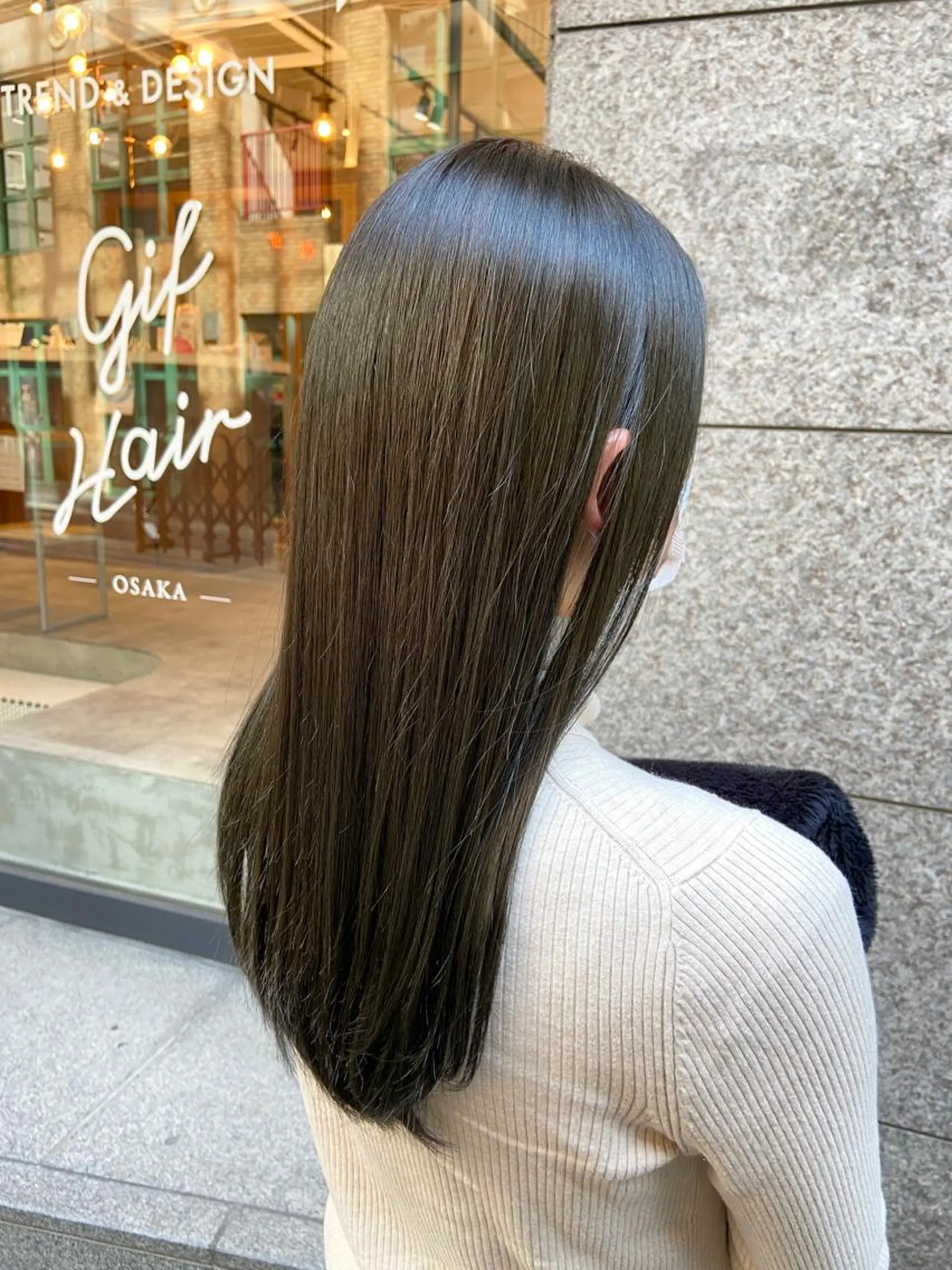 ロング カラー グレージュ オリーブグレージュ オリーブグレー ノイシキ サキのヘアスタイル