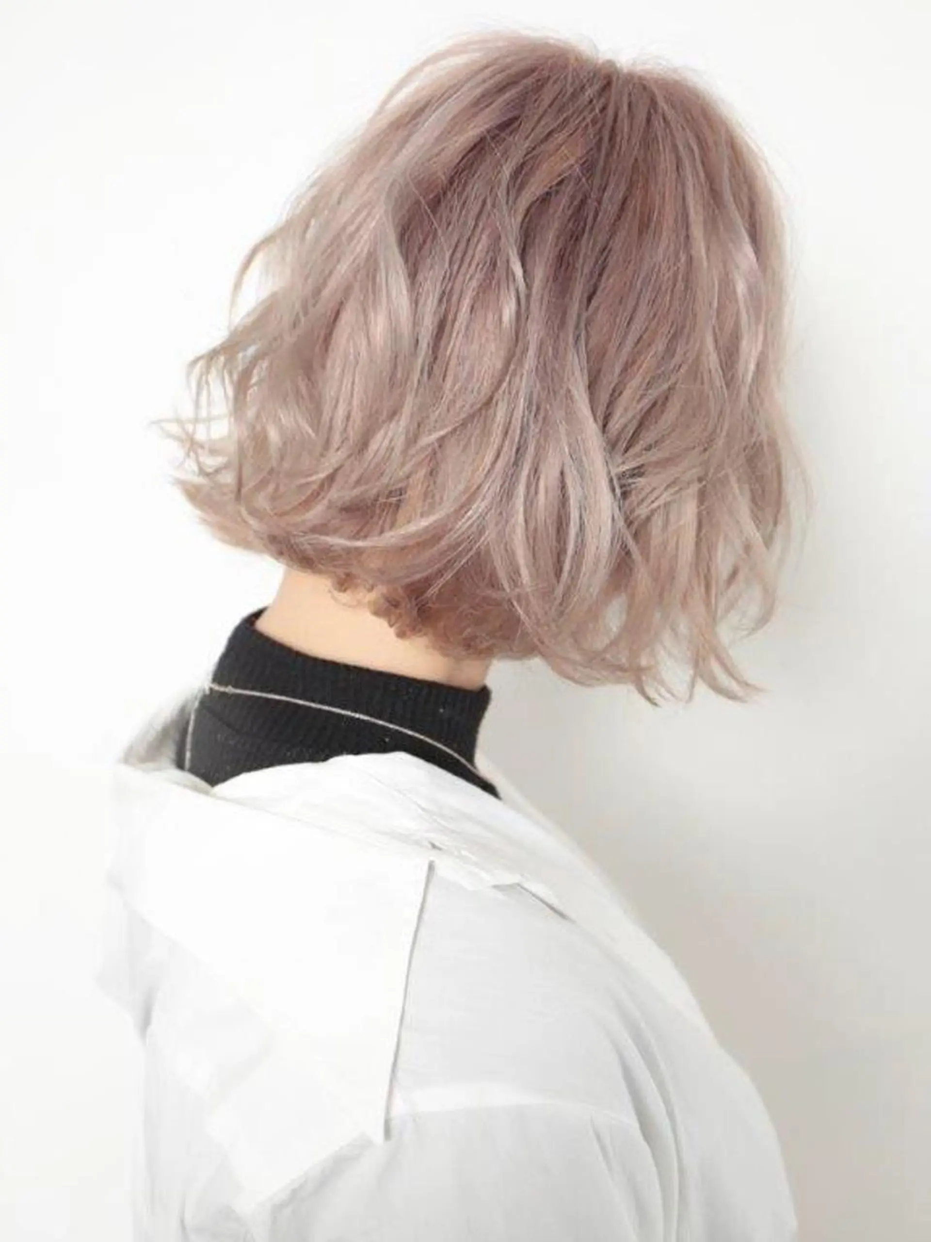 ショート カラー ブリーチ デザインカラー カット ヘアカラー トリートメント Hair Craft.所属・岡崎 浩大のヘアスタイル