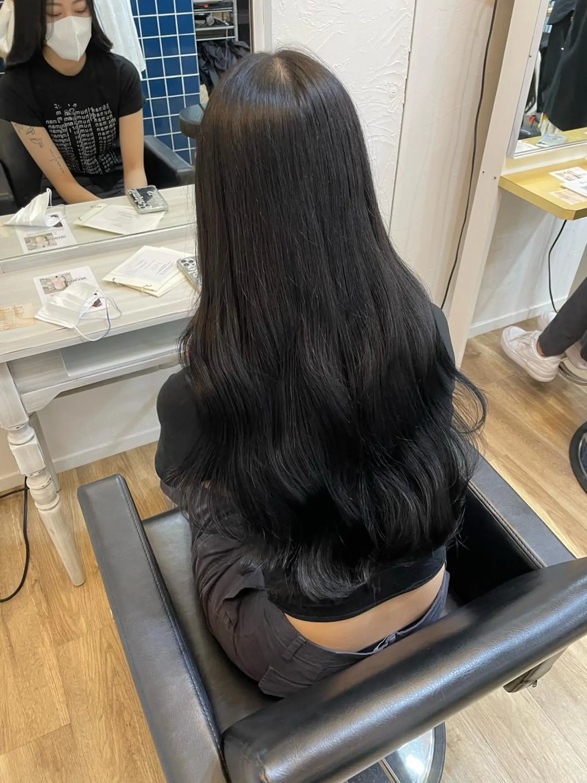 ロング カラー アッシュ 黒髪 ブリーチ ブルーカラー ブルーブラック ブリーチなしカラー 特化　　kaiのヘアスタイル