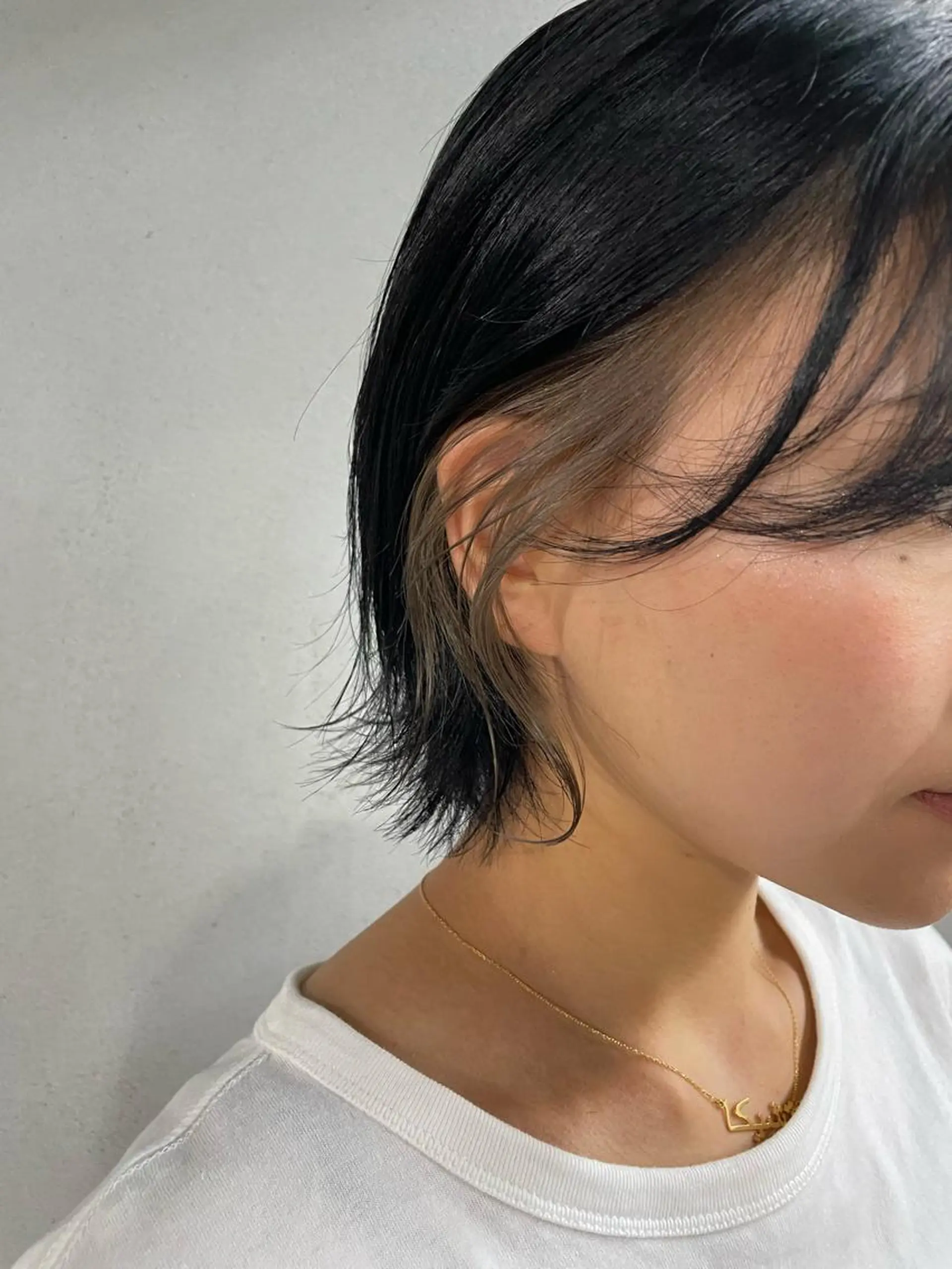 ショート カラー パーマ ヘアアレンジ メンズ キッズ ネイル マツエク・マツパ アイブロウ 黒髪 ブルーカラー ブルーブラック ブルー ゴールド #tag 稗田綾加のヘアスタイル