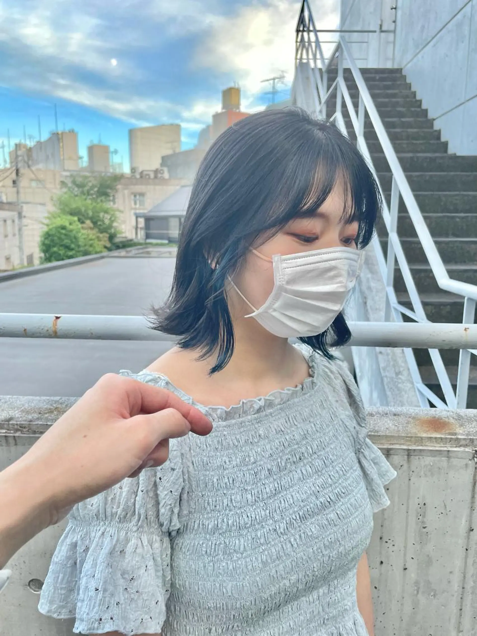 ミディアム カラー ブルーカラー イヤリングカラー ネイビーカラー 大人上品な ハイライト🪄イワヤのヘアスタイル