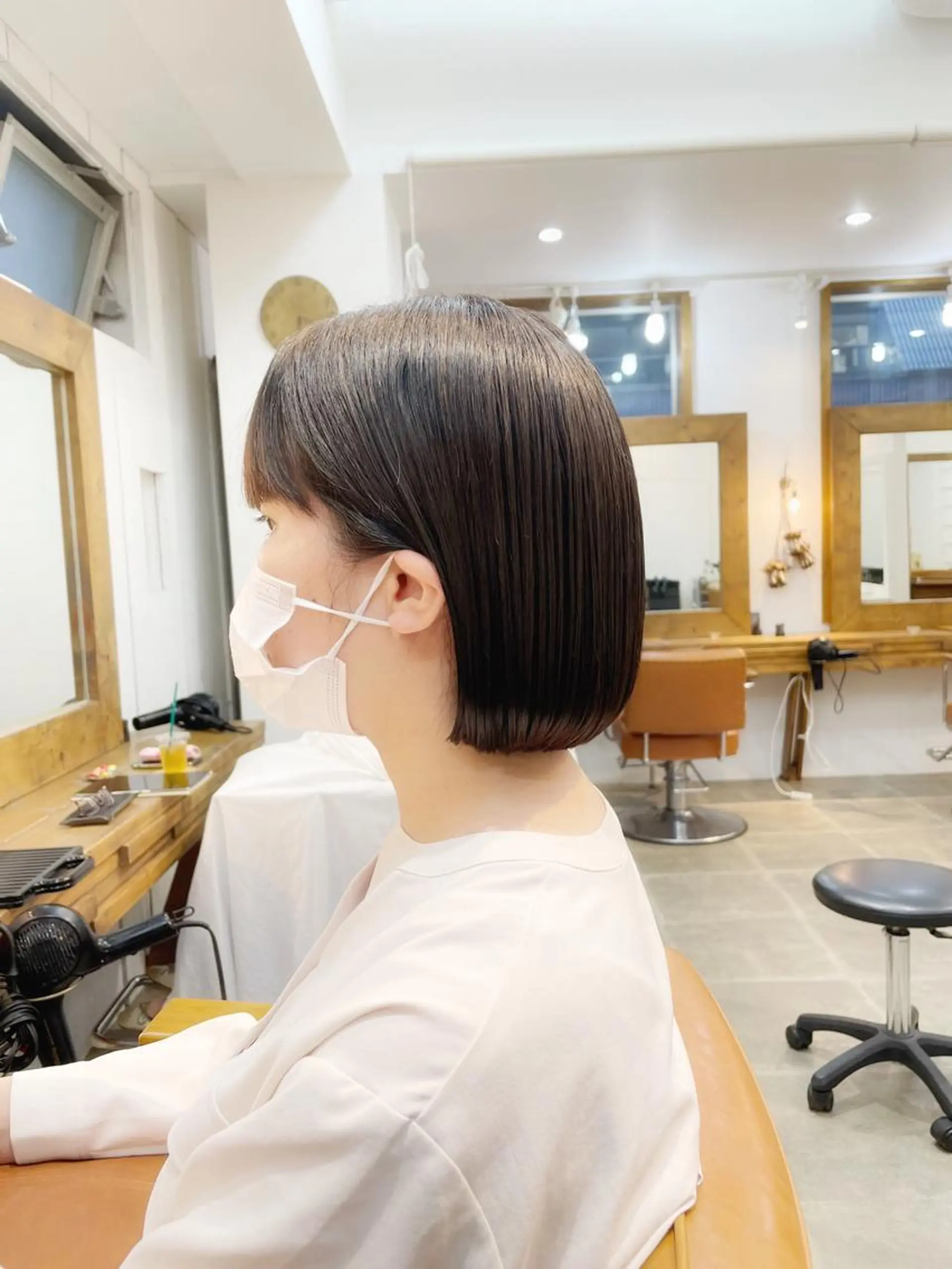 ショート ショートレイヤー 丸みショート くびれヘア くせ毛 レイヤーカット カット newline銀座所属・銀座ショート/ 大人ショート/金子涼のヘアスタイル