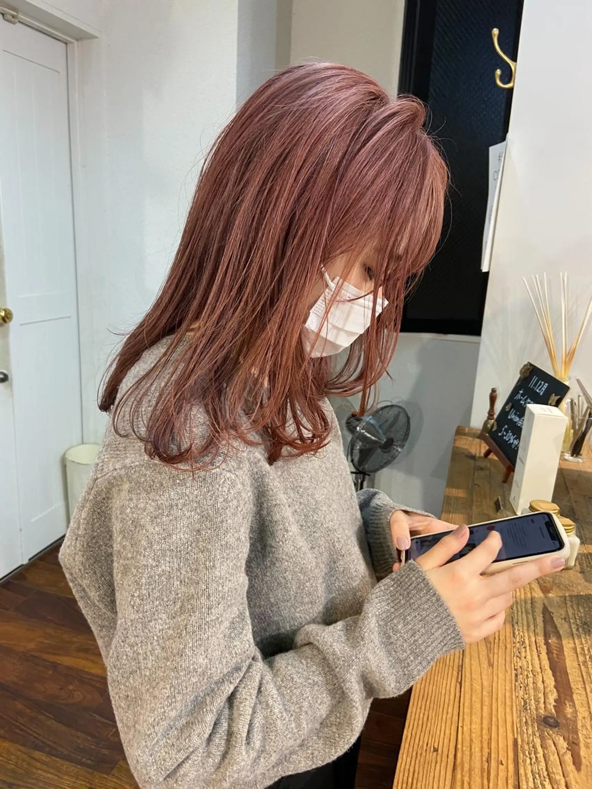 セミロング カラー アッシュ ベージュカラー ケアカラー 透明感カラー ハイライトカラー ヘアカラー トリートメント 岡本康平/ボブ /ブリーチ/レイヤーのヘアスタイル