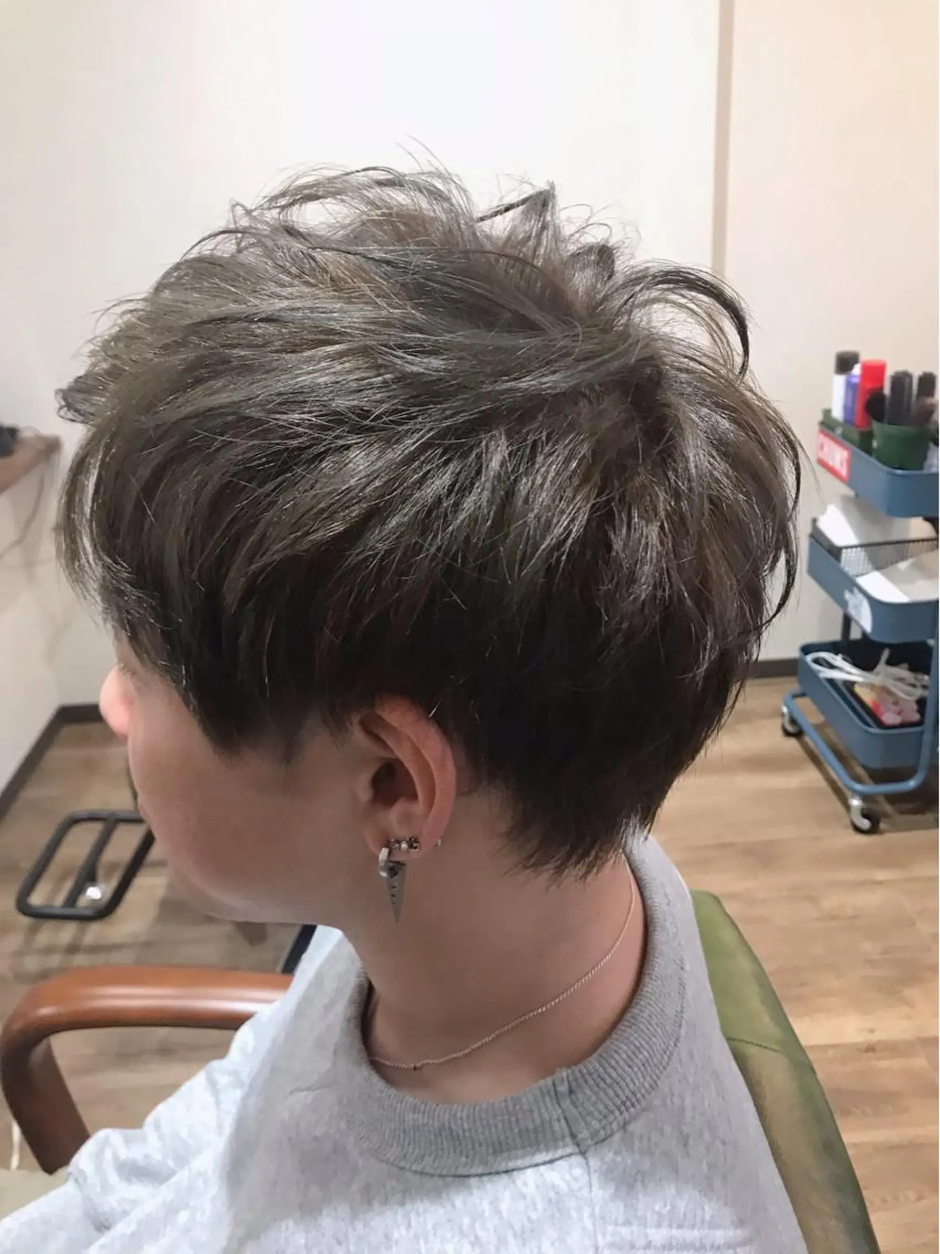 ショート カラー メンズ メンズブリーチ ブリーチ グレージュ ブリーチなしカラー カット ヘアカラー トリートメント Rug Relief所属・Rug Relief 吉田のヘアスタイル