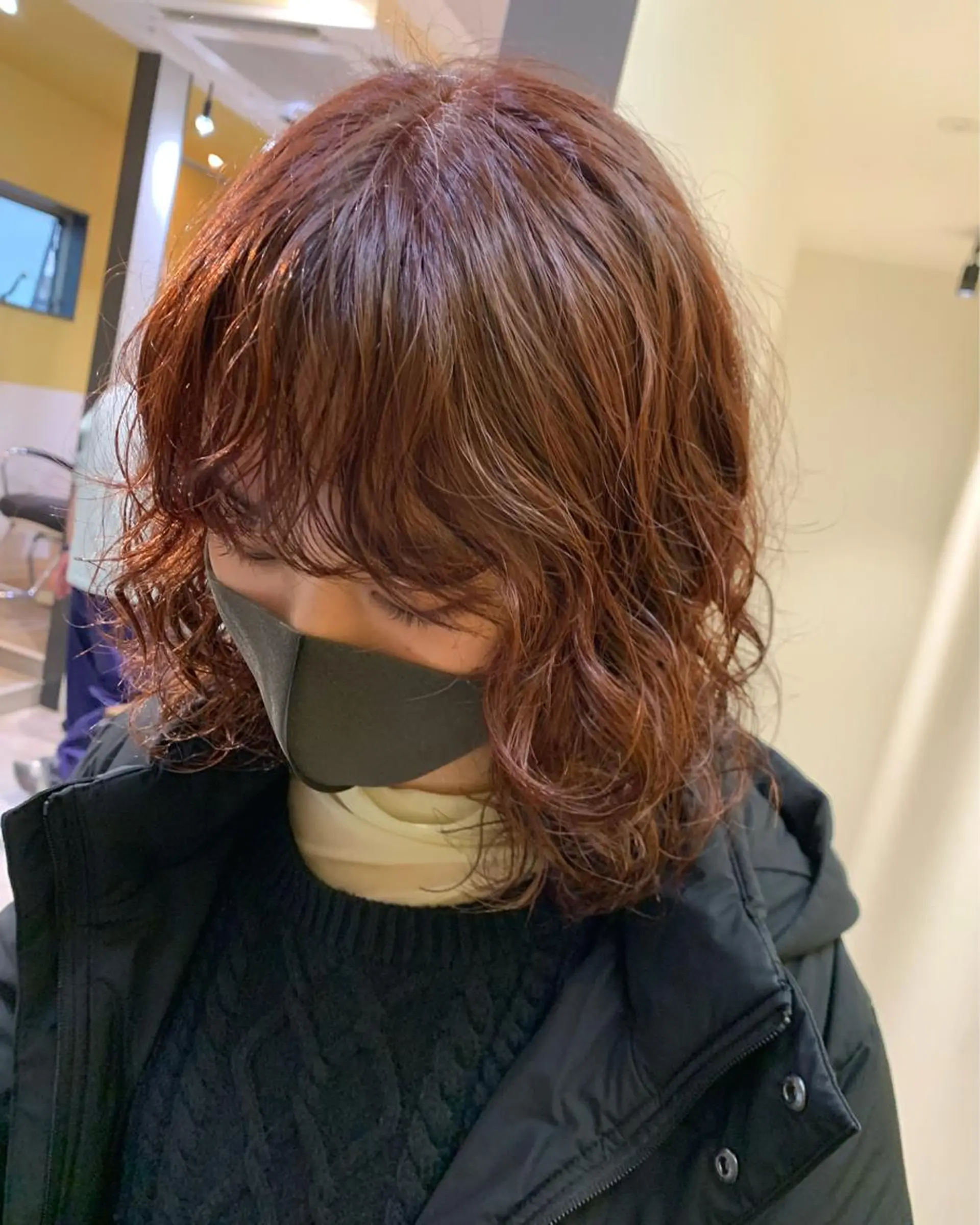 ミディアム カラー パーマ ミディアムパーマ ブラウンカラー レッドカラー レッドブラウン ウルフカット カット パーマ hub hair レイヤー/透明感のヘアスタイル