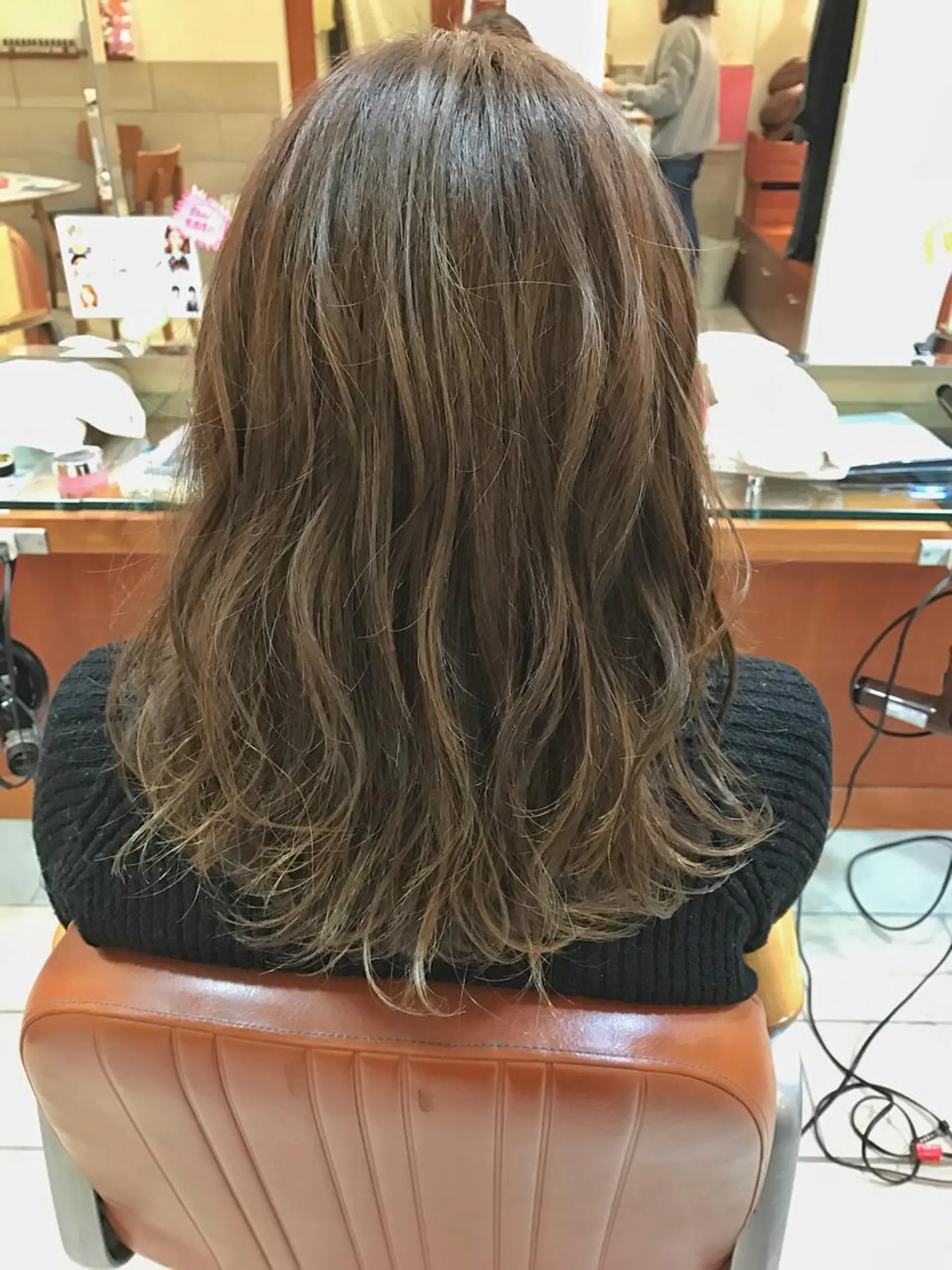 セミロング カラー アッシュ アッシュグレー アッシュグレージュ グレージュ ハイライトカラー LOST CITY 横浜所属・🪐脱白髪染め 🪐松尾菜々美のヘアスタイル