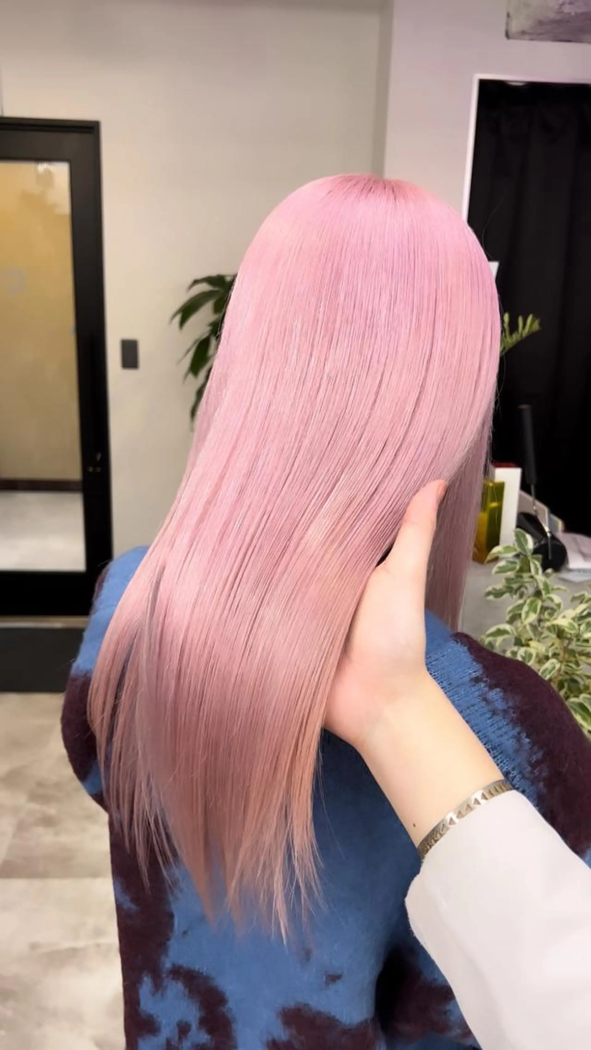 セミロング カラー ピンクカラー ホワイトピンク カット ヘアカラー 宇野 堅太 本気で 悩む方へ✨のヘアスタイル