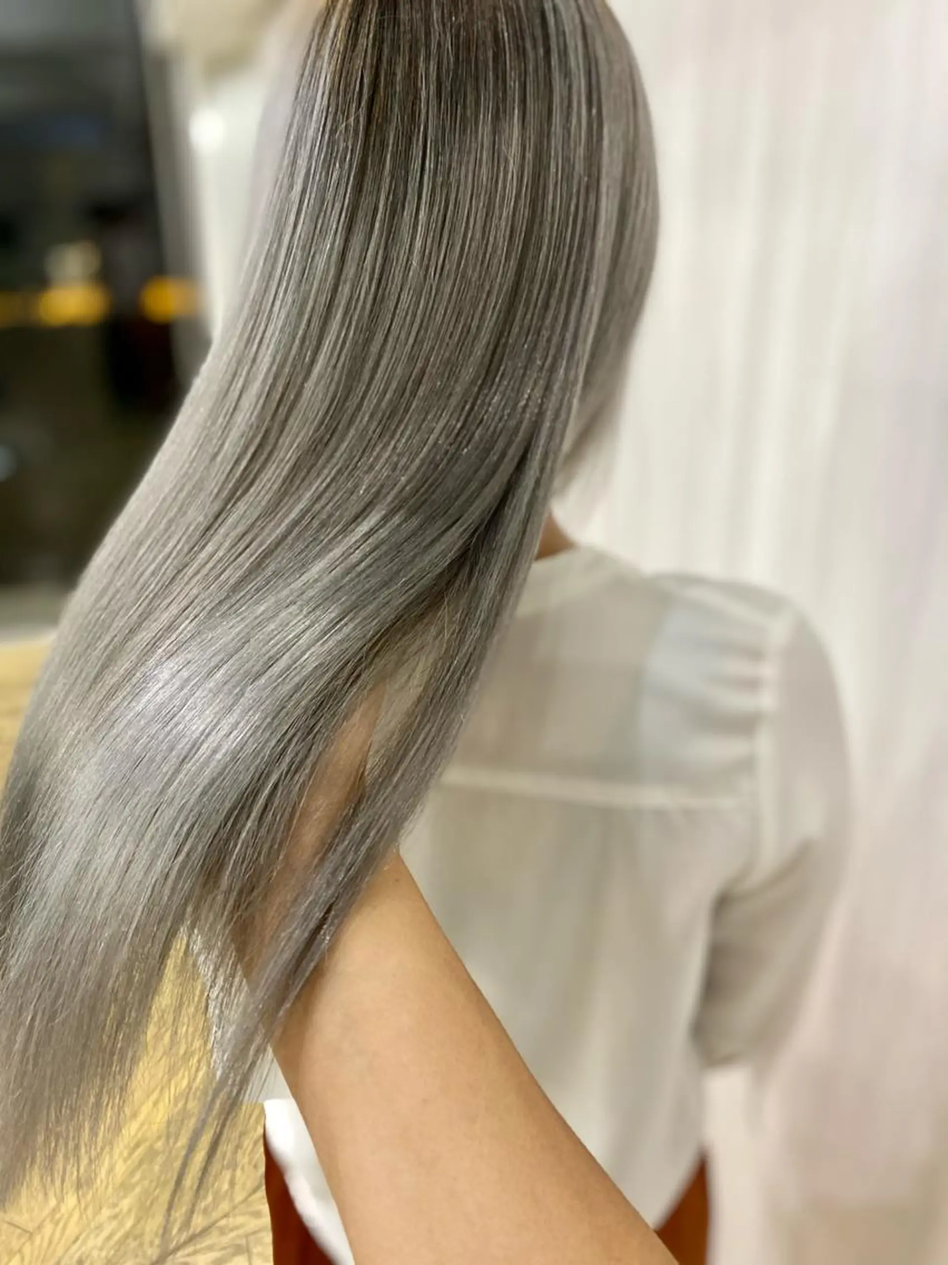 ロング カラー シルバー ホワイトシルバー 松井 敬太郎のヘアスタイル