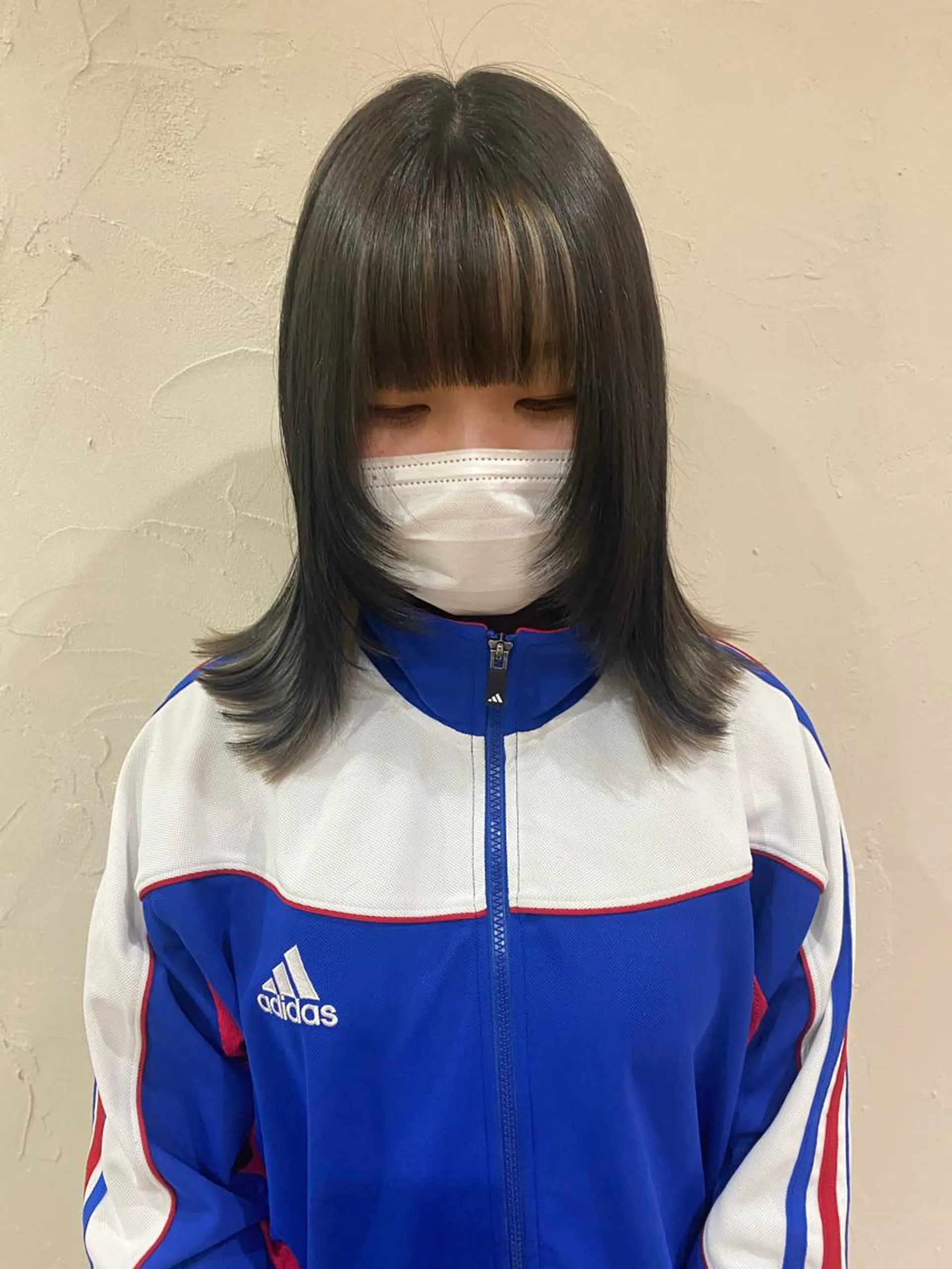 ミディアム 顔周りカット イシザワ ユミのヘアスタイル