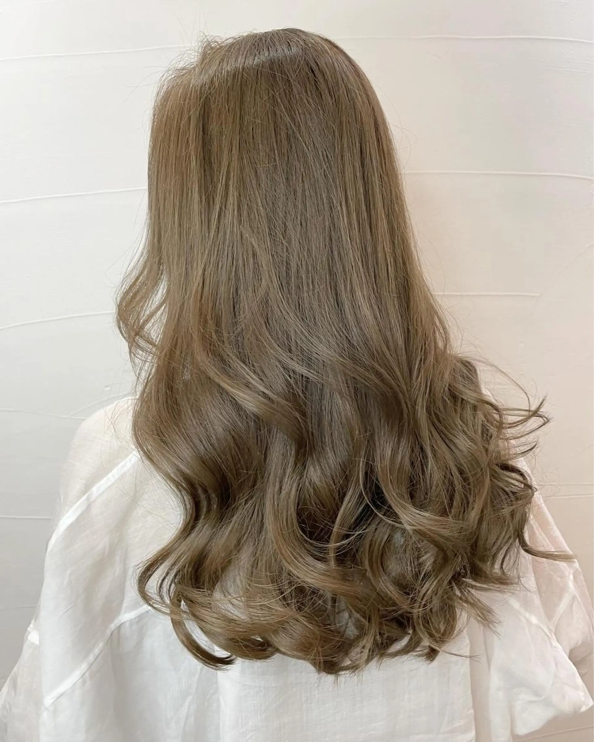 セミロング カラー ベージュカラー ハイトーンカラー オリーブベージュ ヘアカラー トリートメント バレイヤージュカラー 特化美容師✨星皓太のヘアスタイル