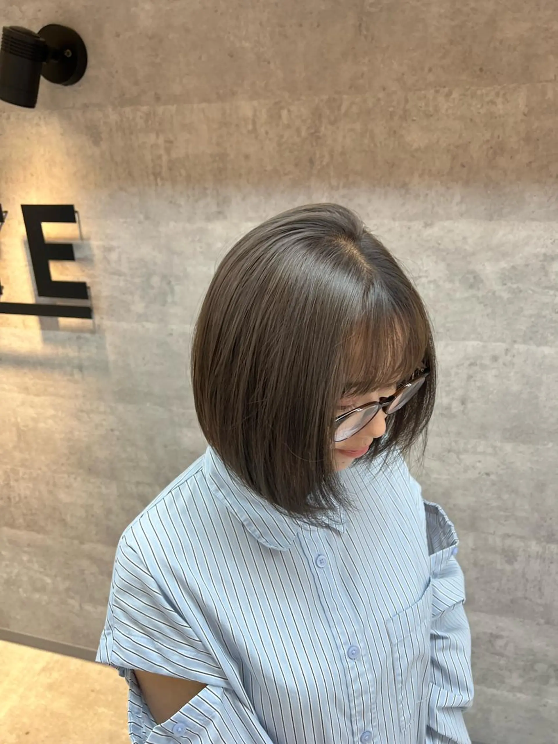 ミディアム カット ヘアカラー トリートメント アンダーバーホワイト 堺東店のヘアスタイル