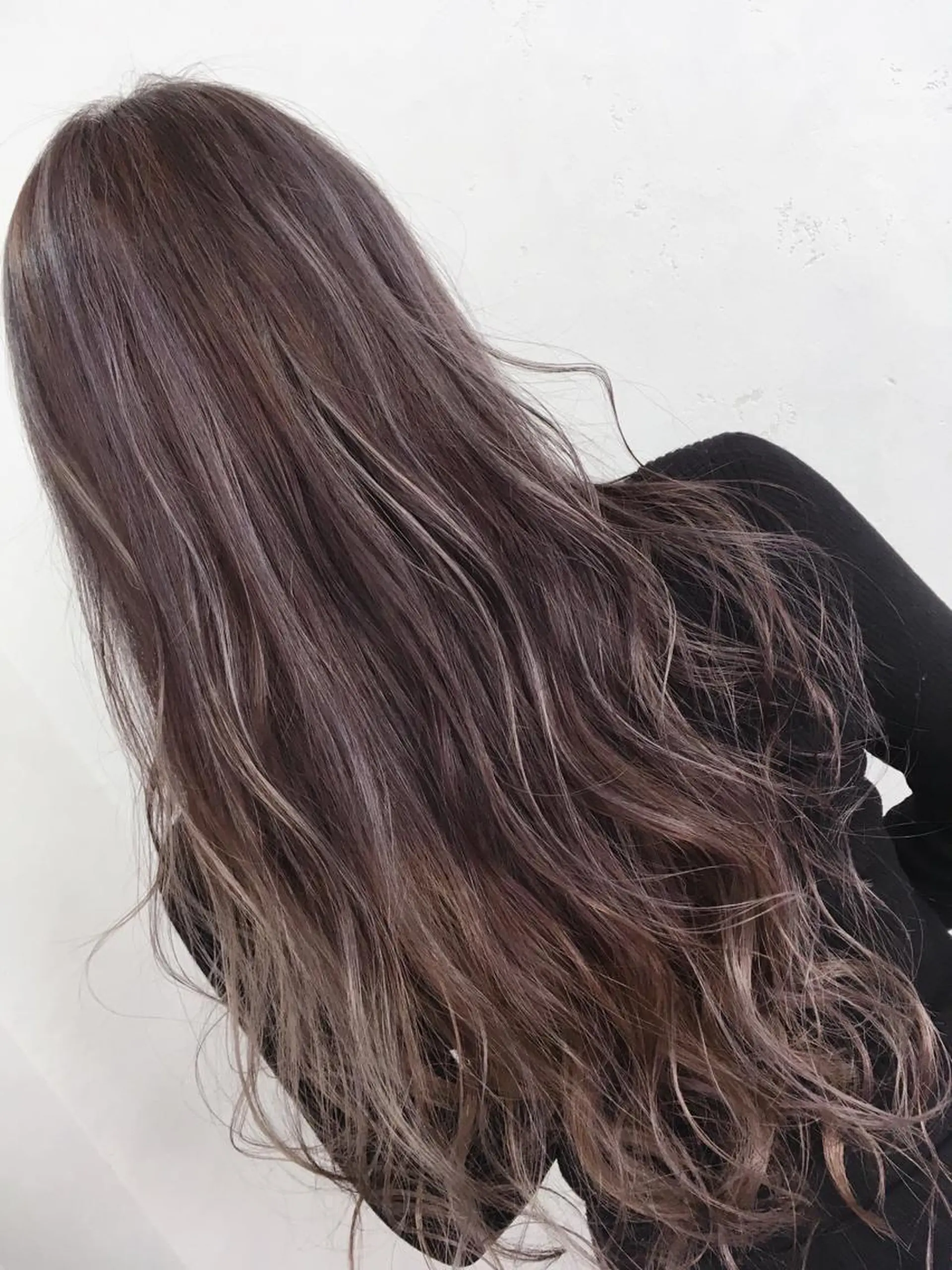 ロング カラー ヘアカラー 塩崎 明菜のヘアスタイル