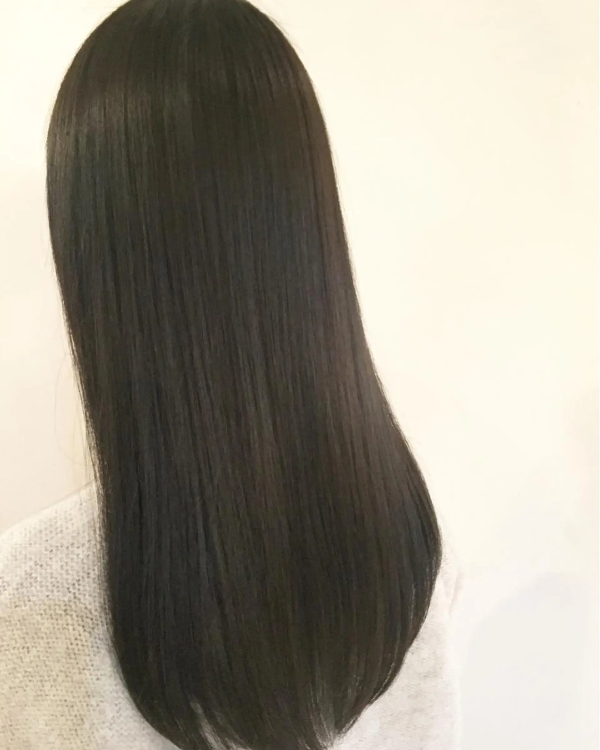 ミディアム カラー conne& ririのヘアスタイル