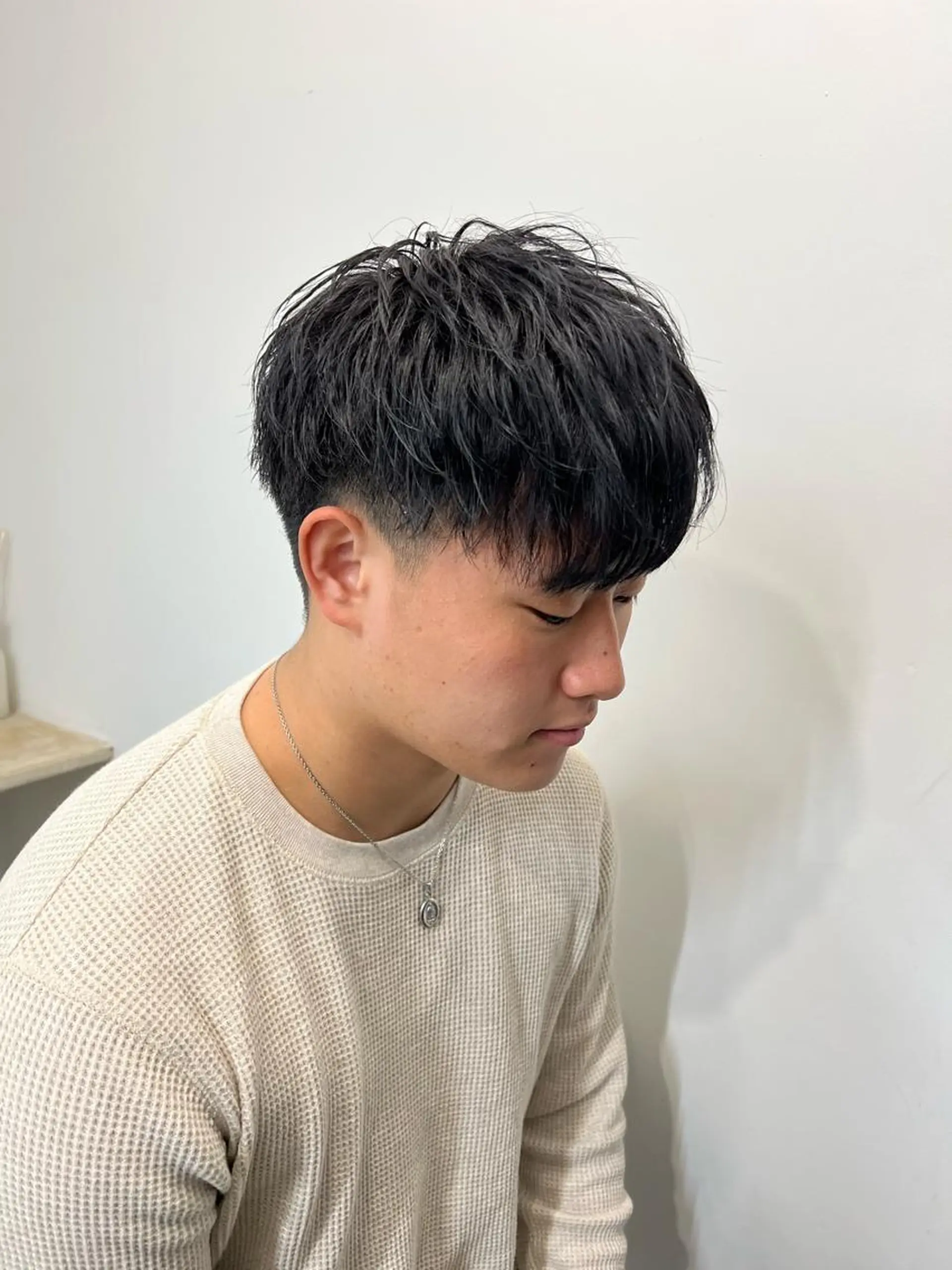 メンズ メンズブリーチ メンズインナーカラー マッシュ 韓国風レイヤーカット グレージュ/大希のヘアスタイル