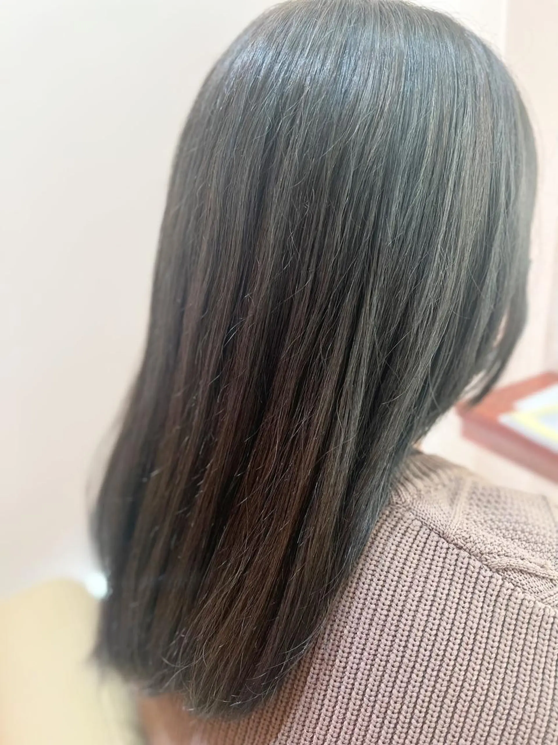 ミディアム アッシュ ヘアーサロン feel所属・磯山 美咲のヘアスタイル