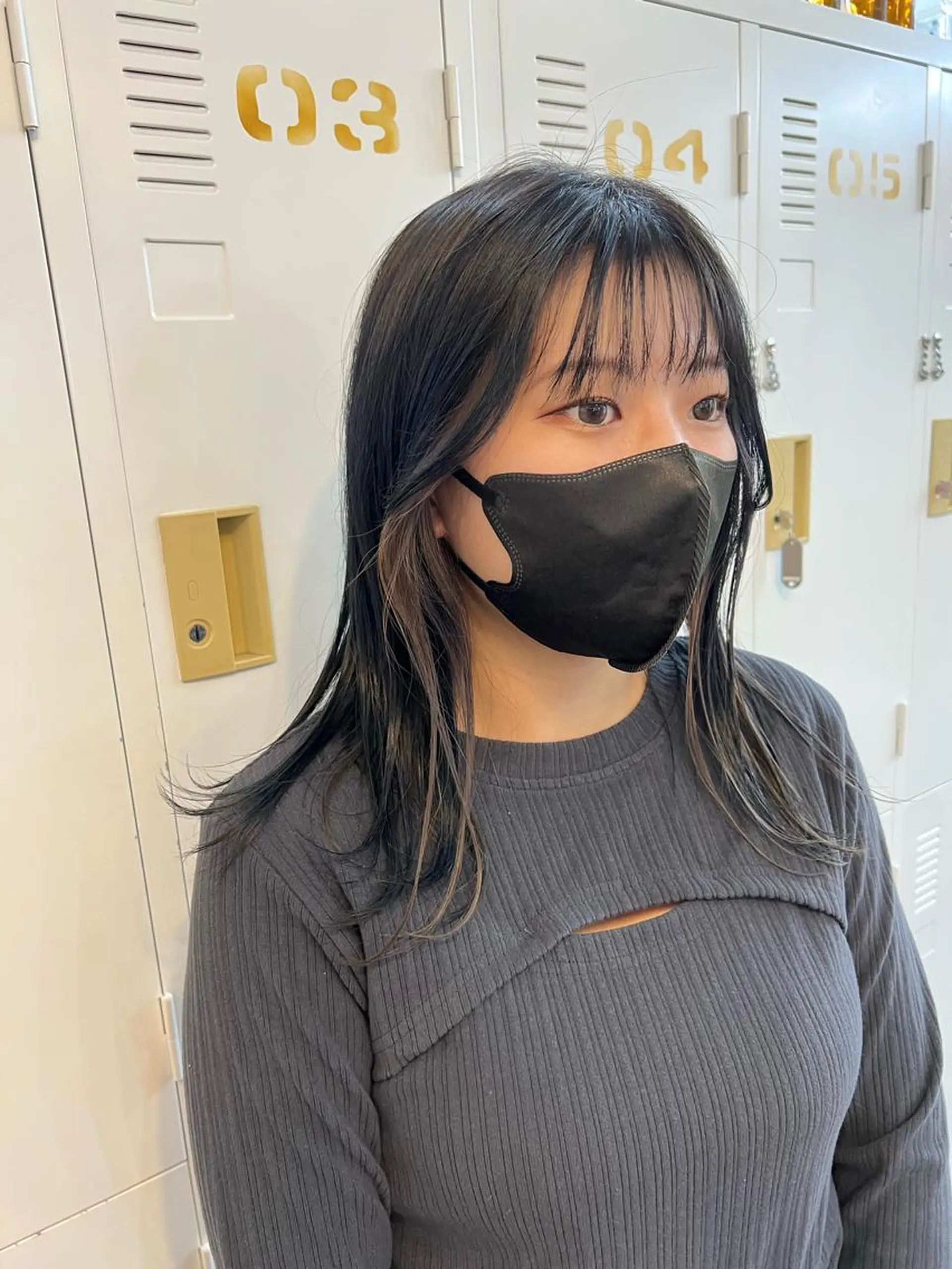 セミロング カラー LOMARLIE JURIAのヘアスタイル