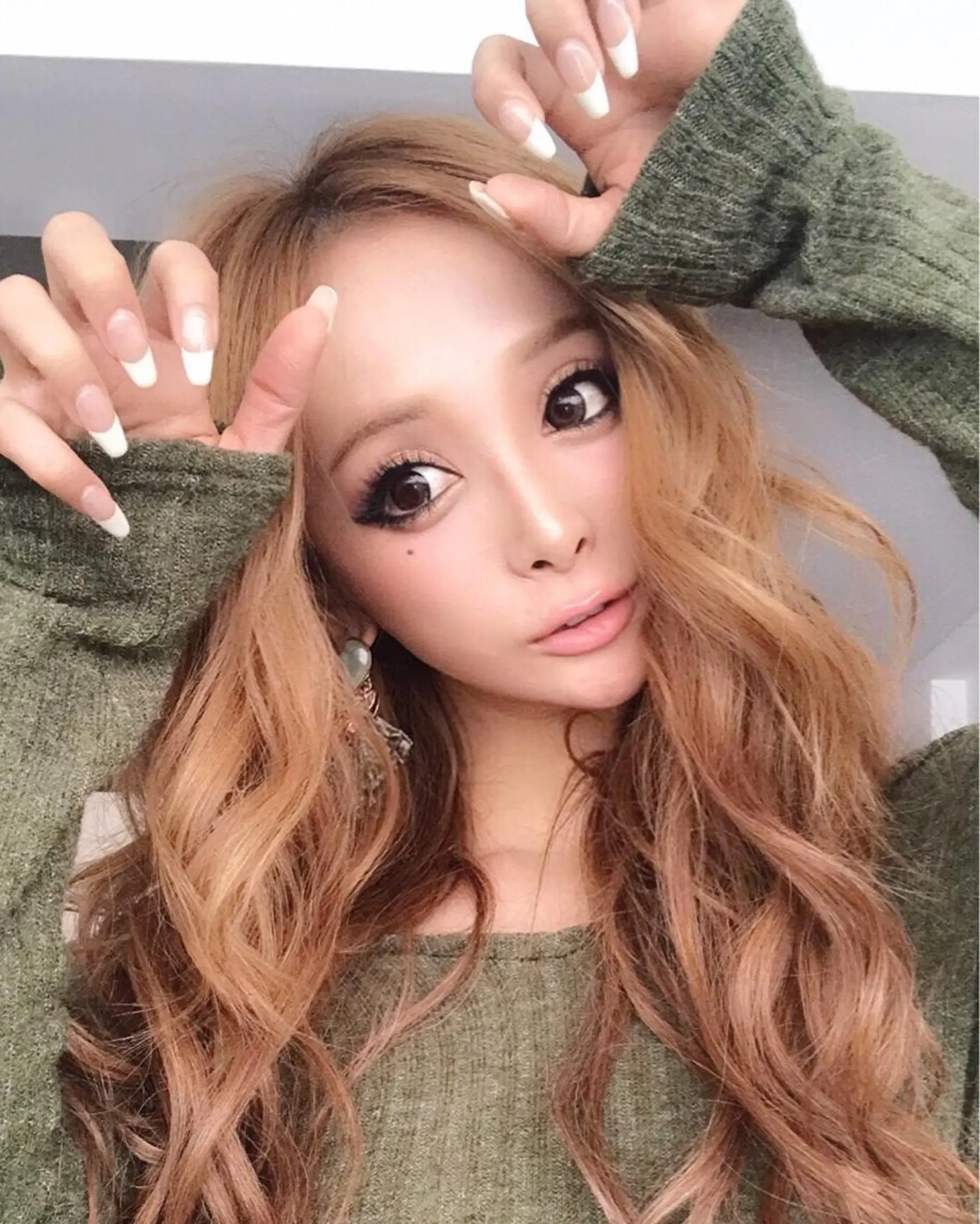 ロング カラー パーマ ヘアアレンジ メンズ キッズ ネイル マツエク・マツパ 学生（メンズ向け） グラデーションカラー 付け放題 学生 アートネイル NAILSGOGO shibuyaのネイルデザイン