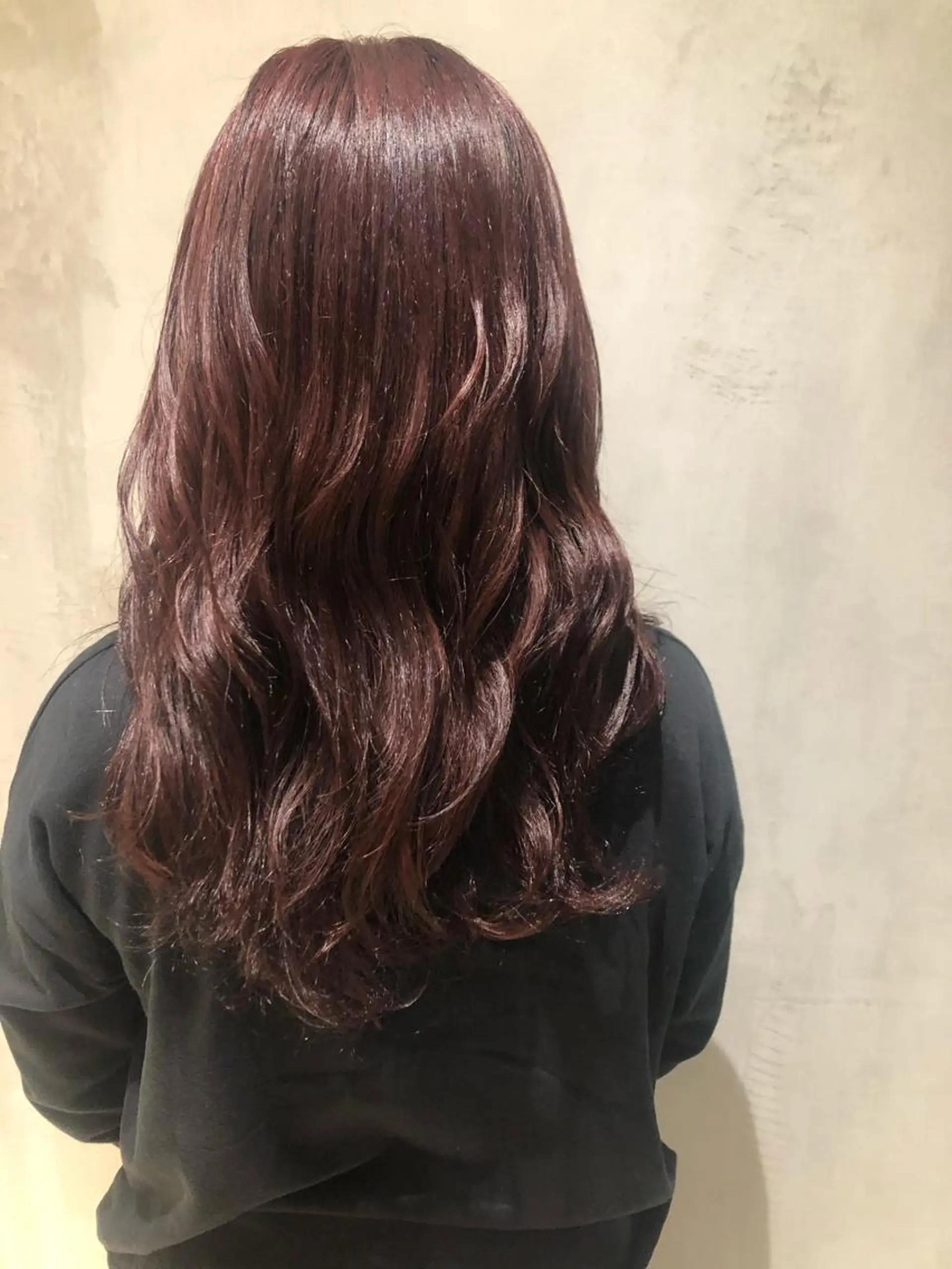 セミロング カラー ブリーチ カシス ヘアカラー トリートメント やまもと さえのヘアスタイル